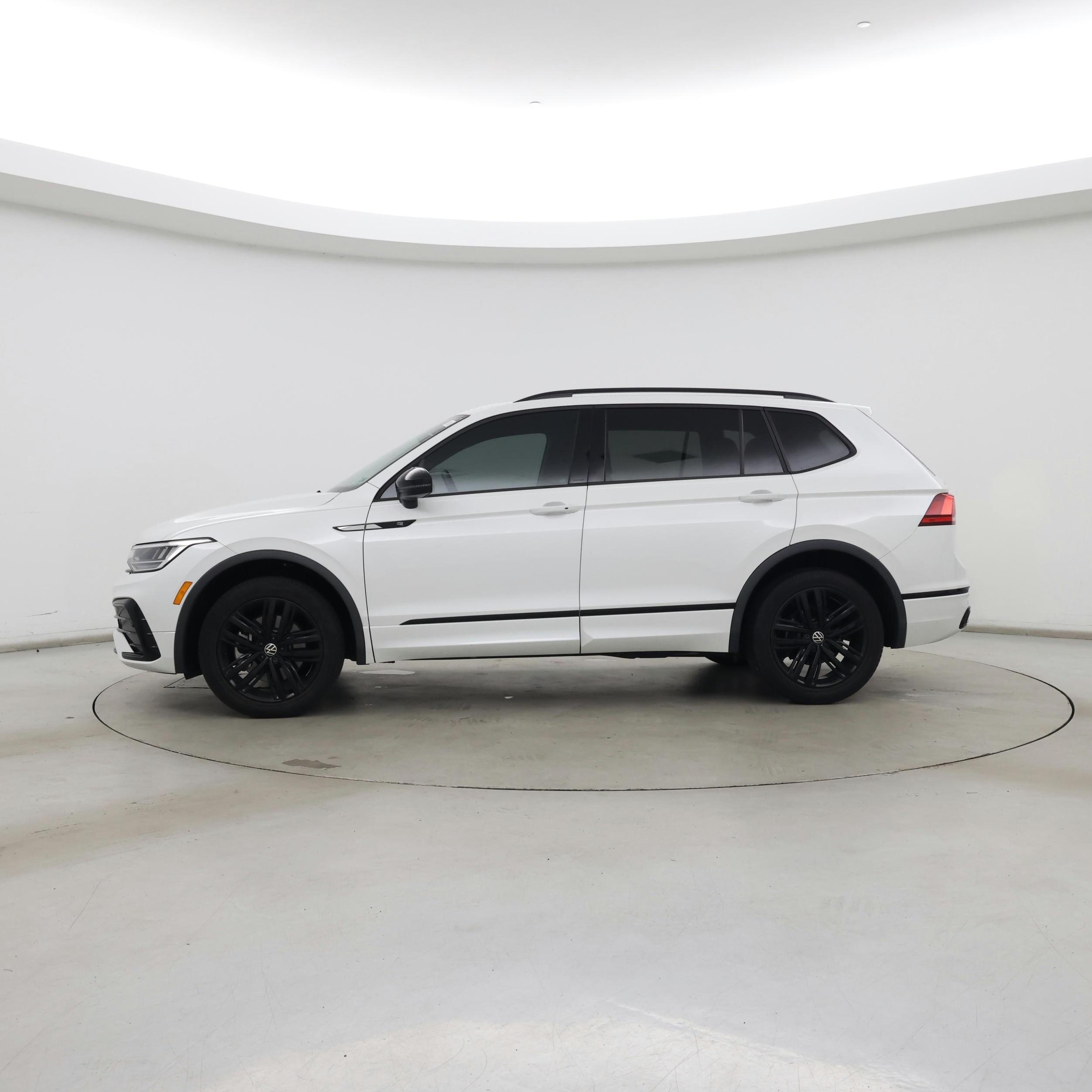 Thumbnail: 2022 Volkswagen Tiguan - 3