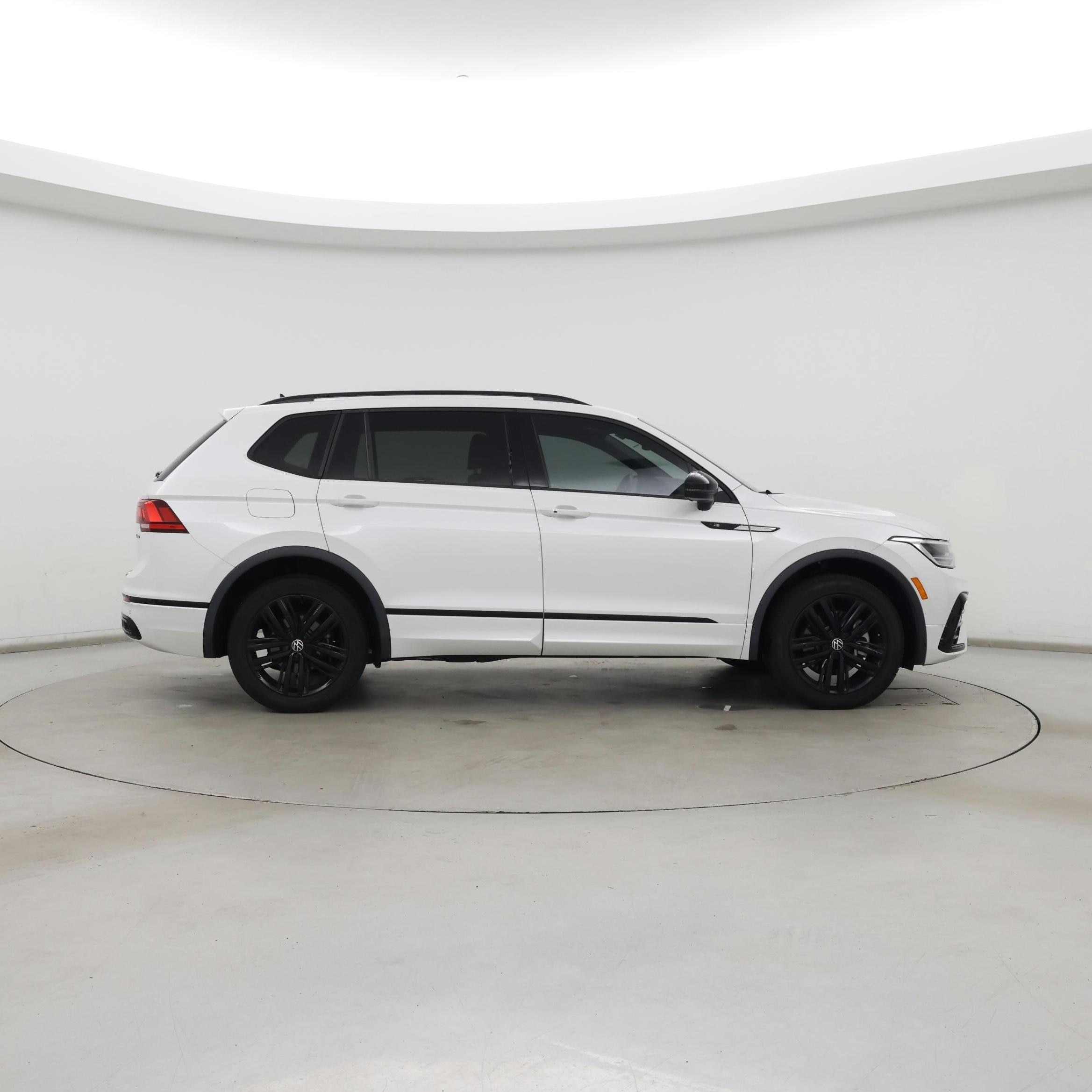 Thumbnail: 2022 Volkswagen Tiguan - 7