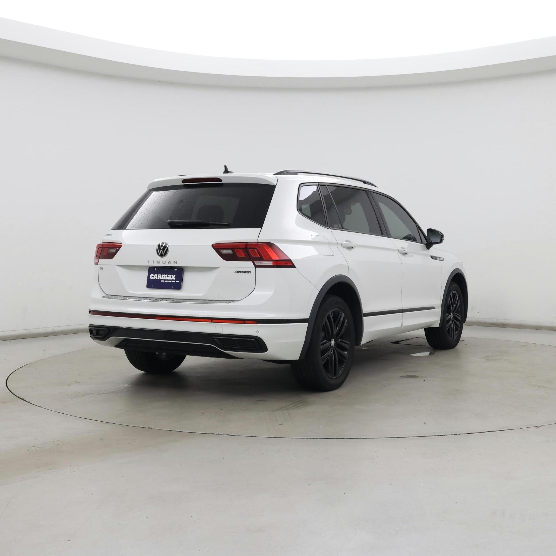 Thumbnail: 2022 Volkswagen Tiguan - 8