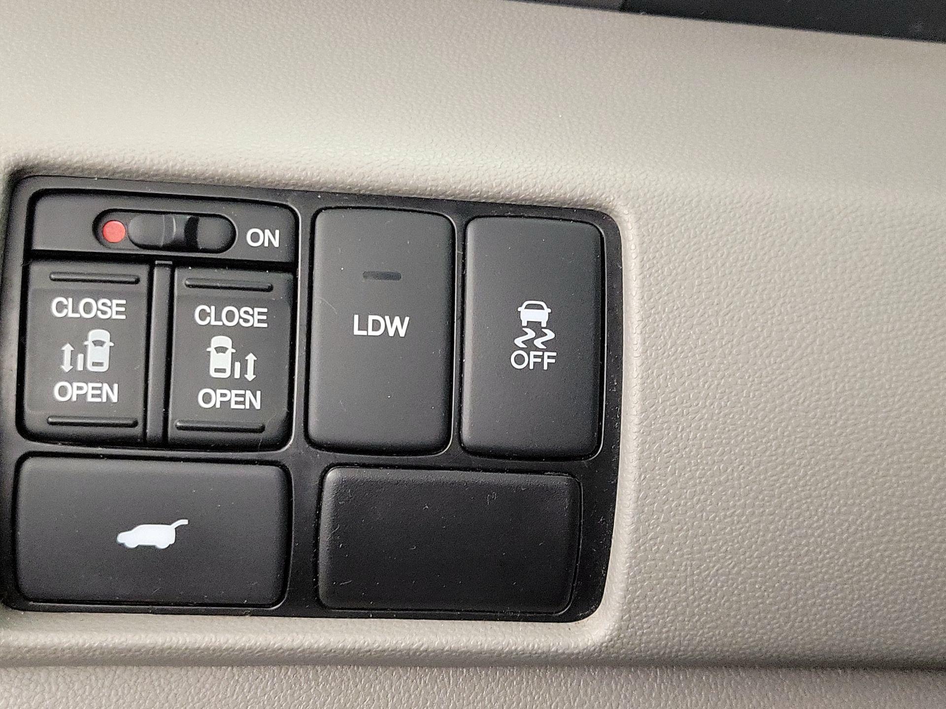 Thumbnail: 2016 Honda Odyssey - 13