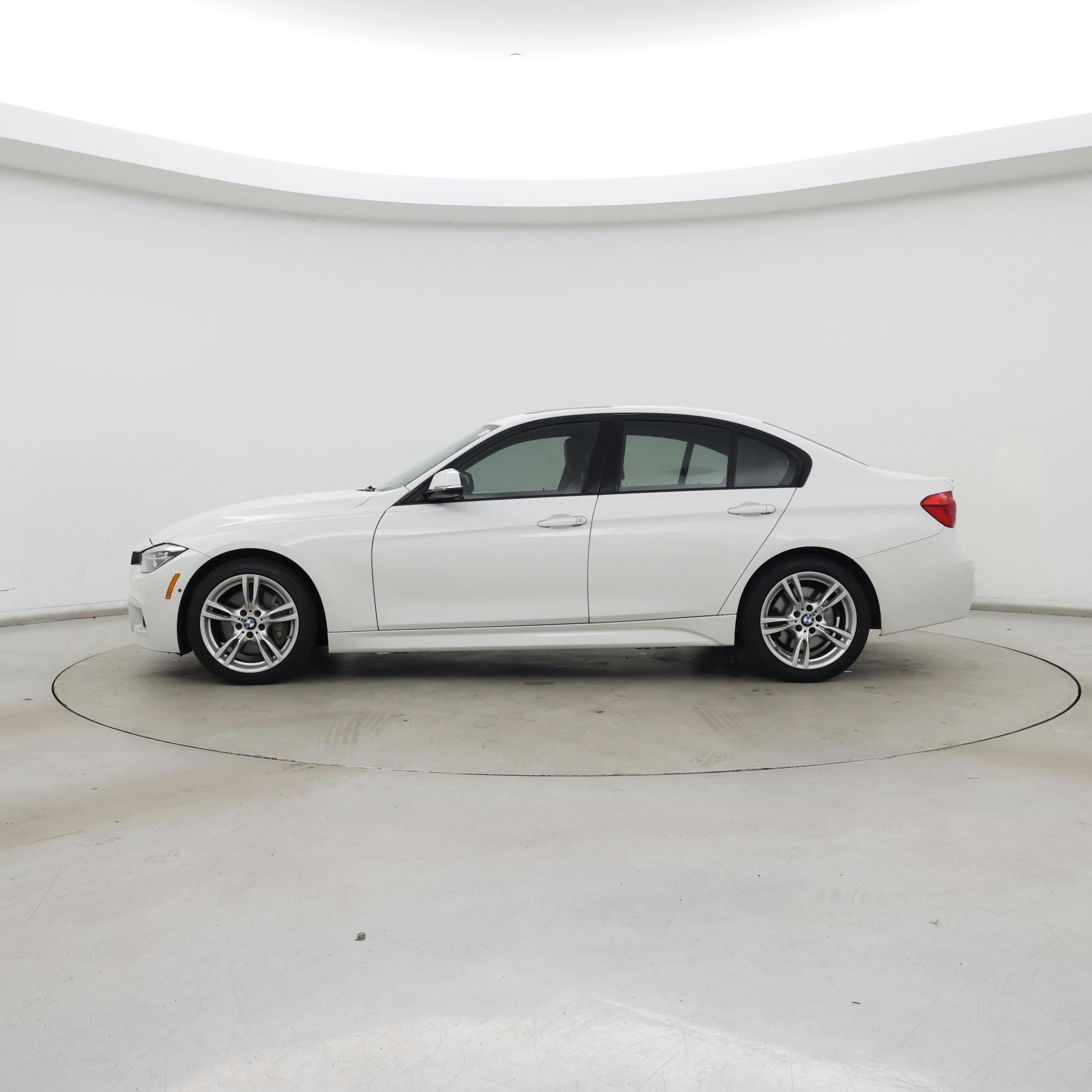 Thumbnail: 2016 BMW 3 Series - 3