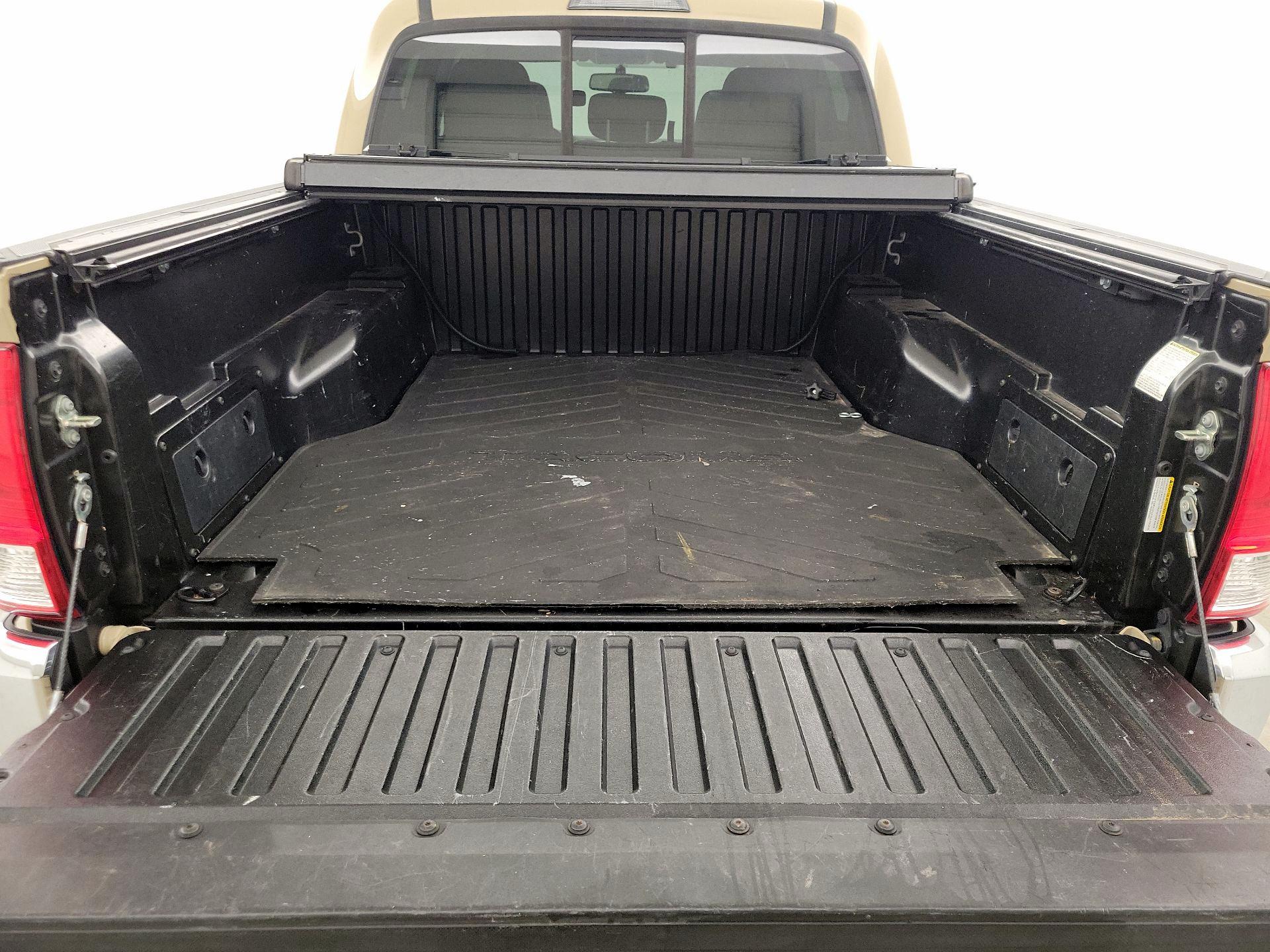 Thumbnail: 2017 Toyota Tacoma - 20
