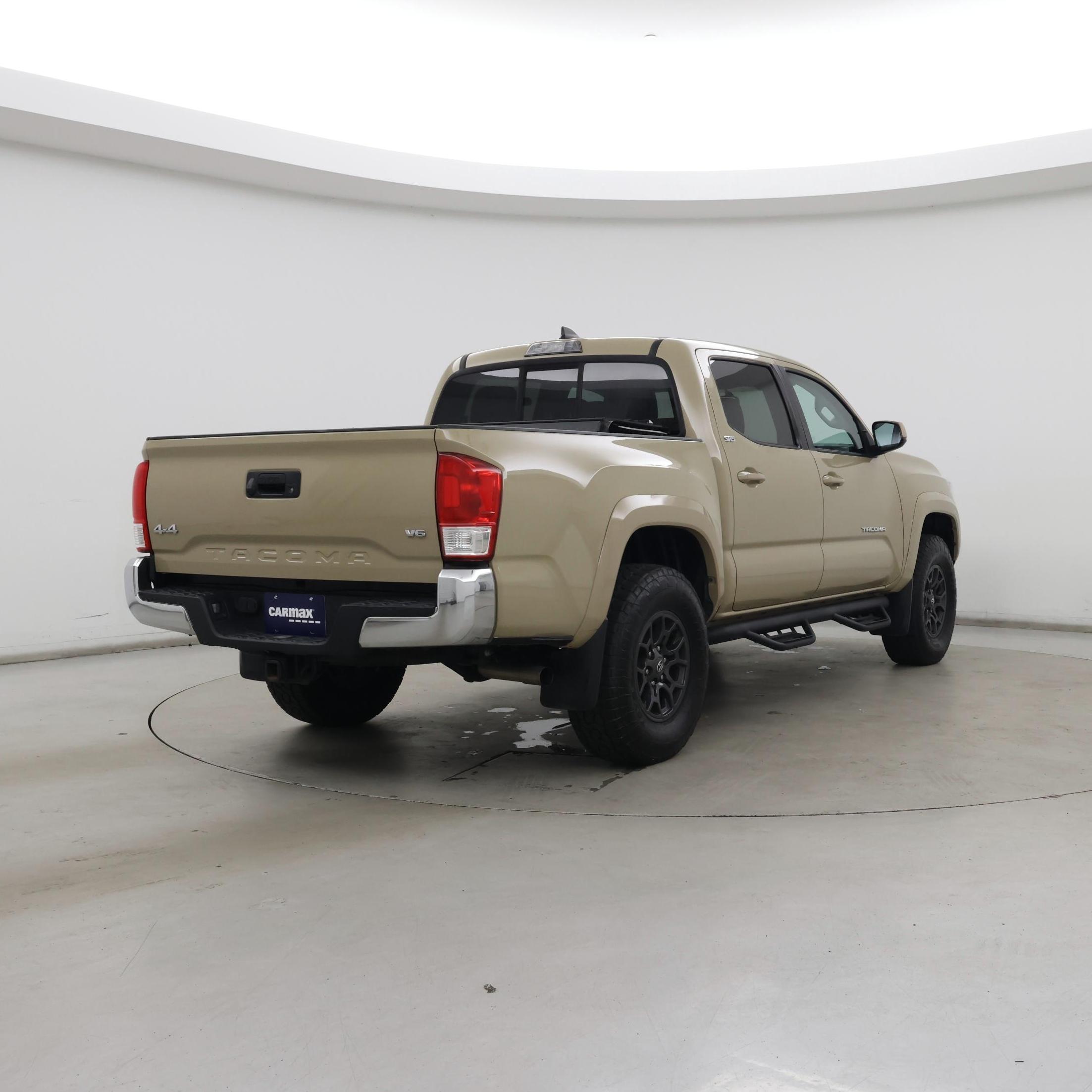 Thumbnail: 2017 Toyota Tacoma - 8