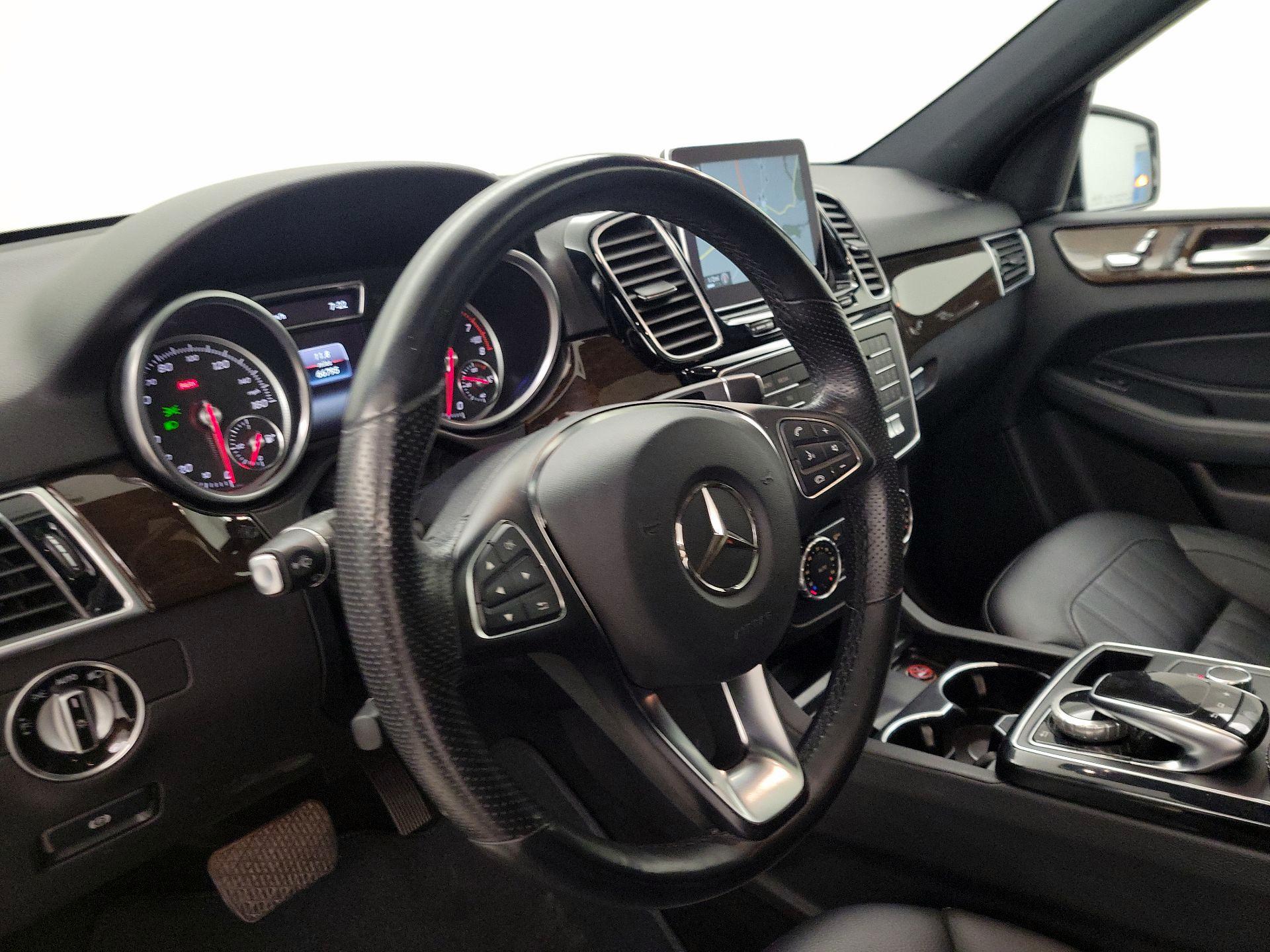 Thumbnail: 2016 Mercedes-Benz GLE - 9