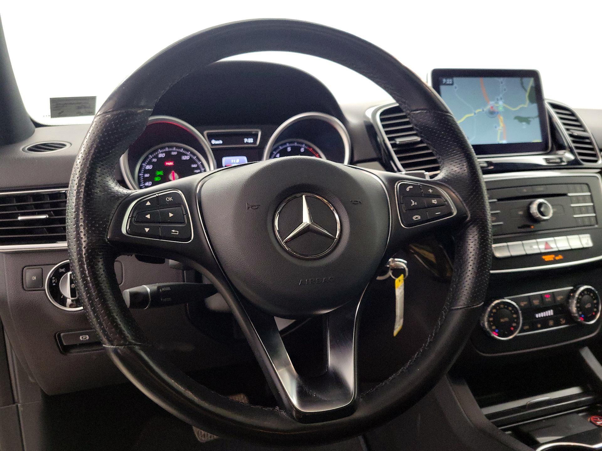 Thumbnail: 2016 Mercedes-Benz GLE - 10