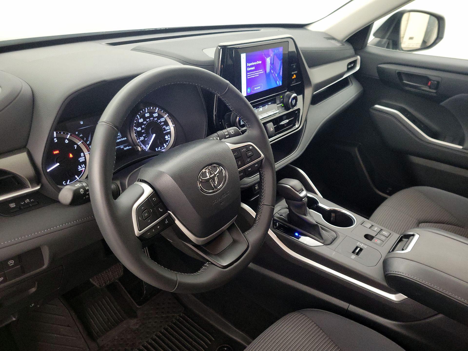 Thumbnail: 2023 Toyota Highlander - 9