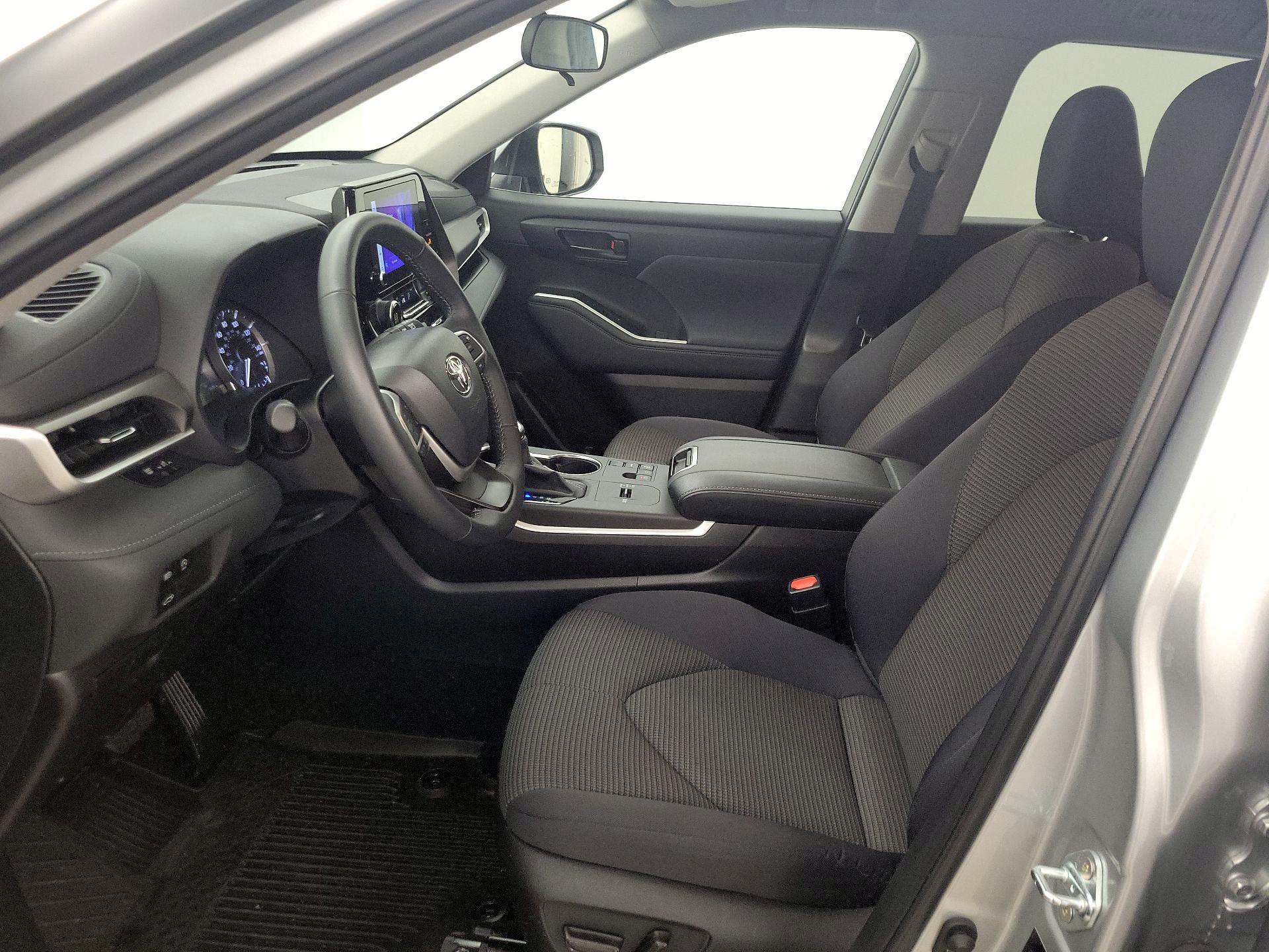 Thumbnail: 2023 Toyota Highlander - 11