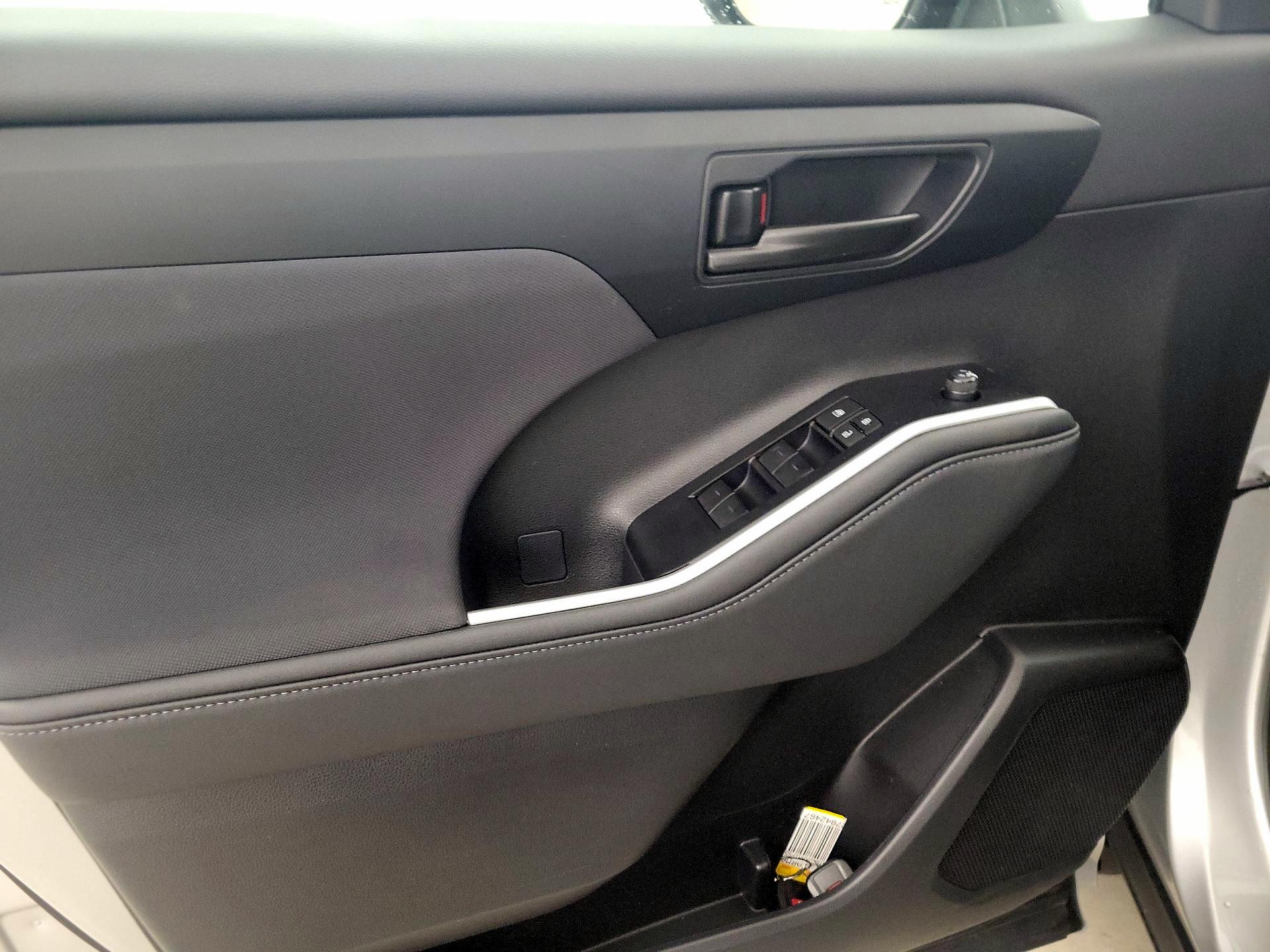 Thumbnail: 2023 Toyota Highlander - 12