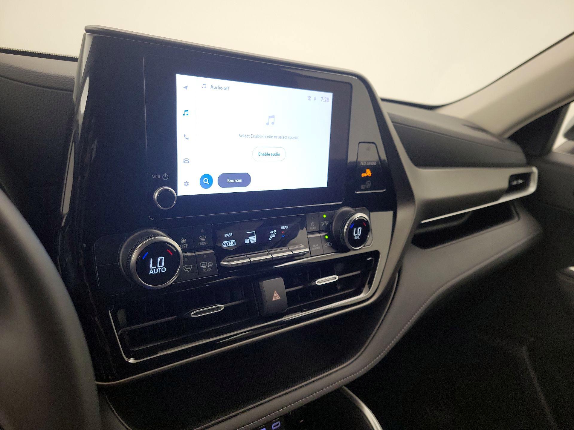 Thumbnail: 2023 Toyota Highlander - 16