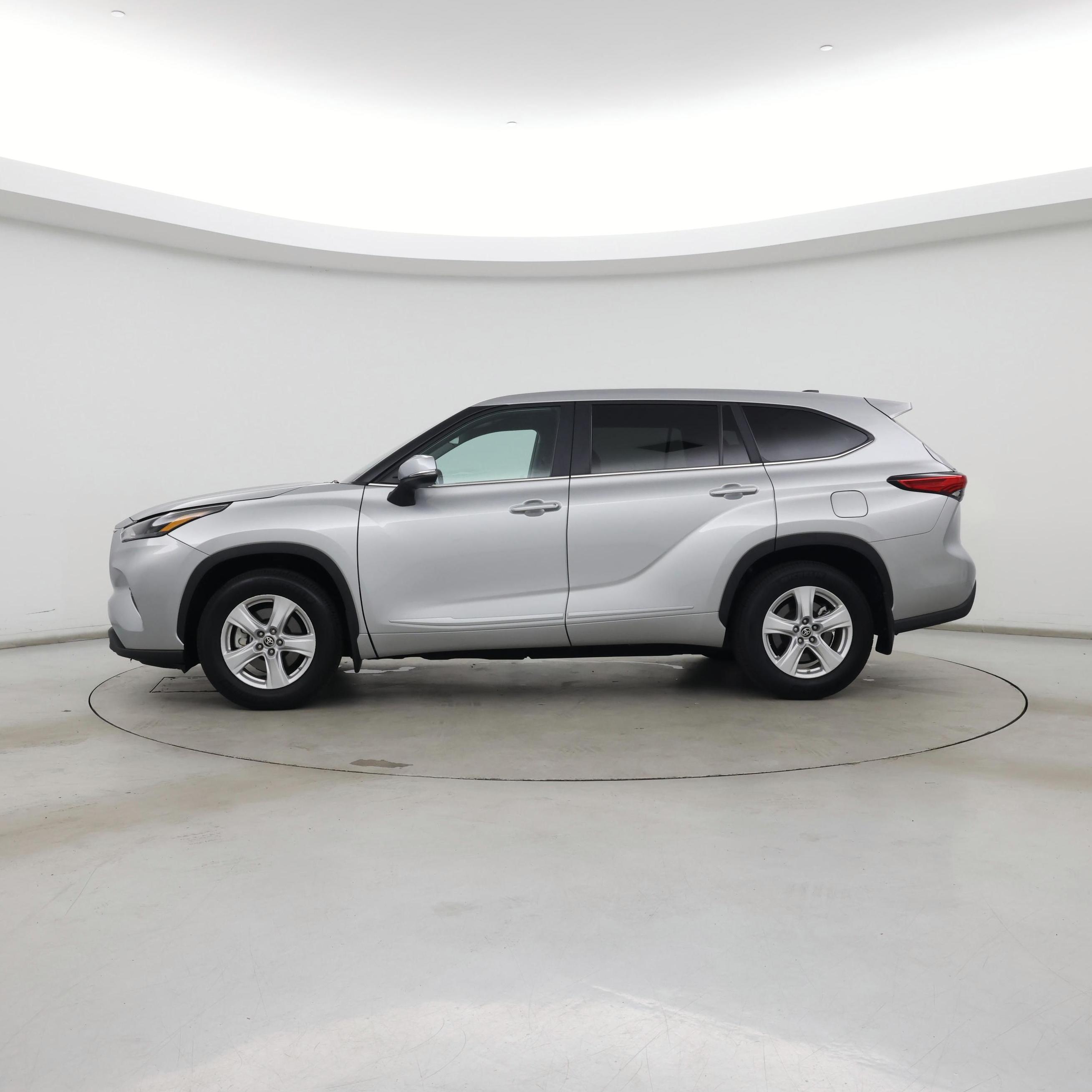 Thumbnail: 2023 Toyota Highlander - 3
