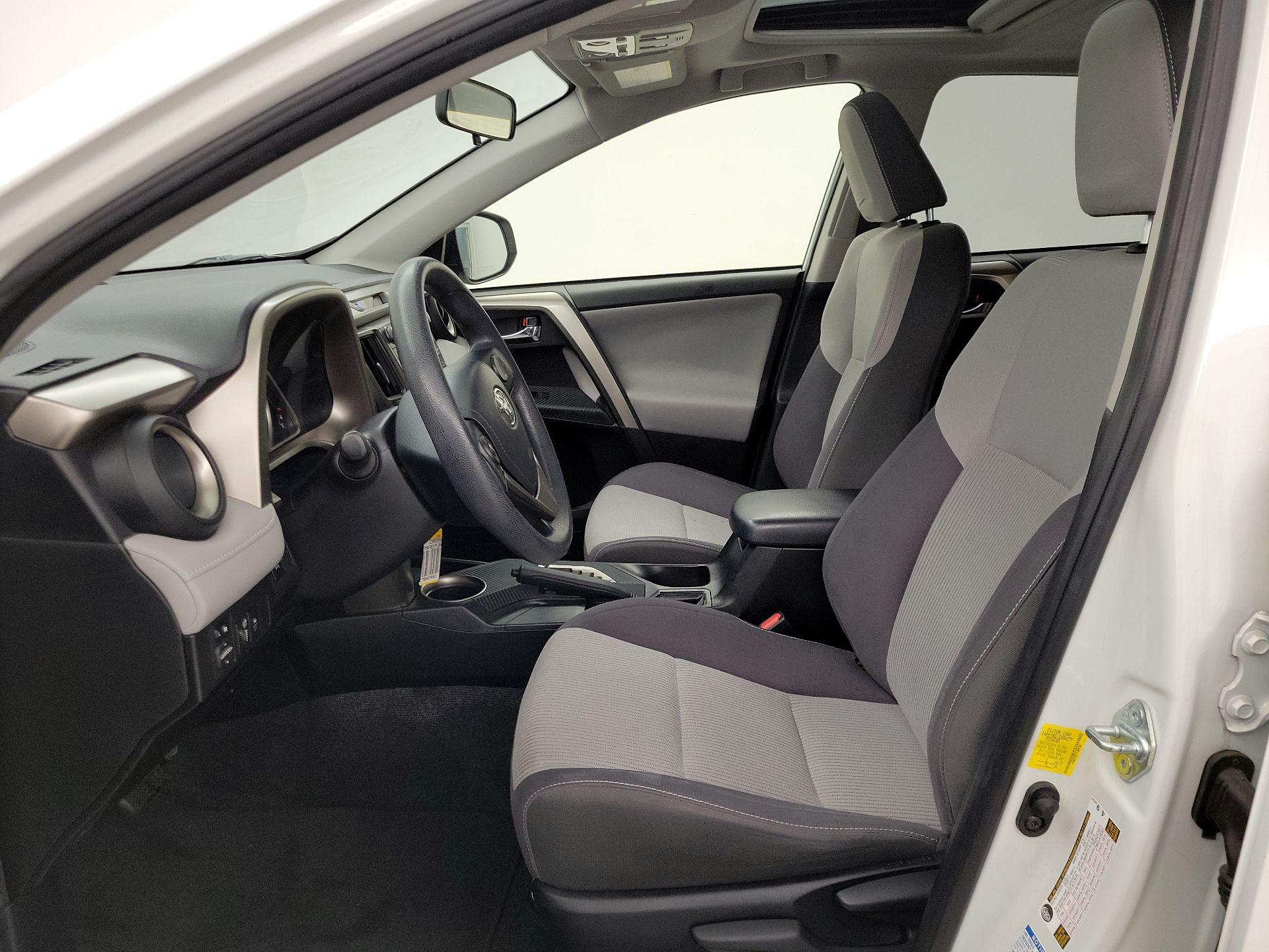 Thumbnail: 2015 Toyota RAV4 - 11
