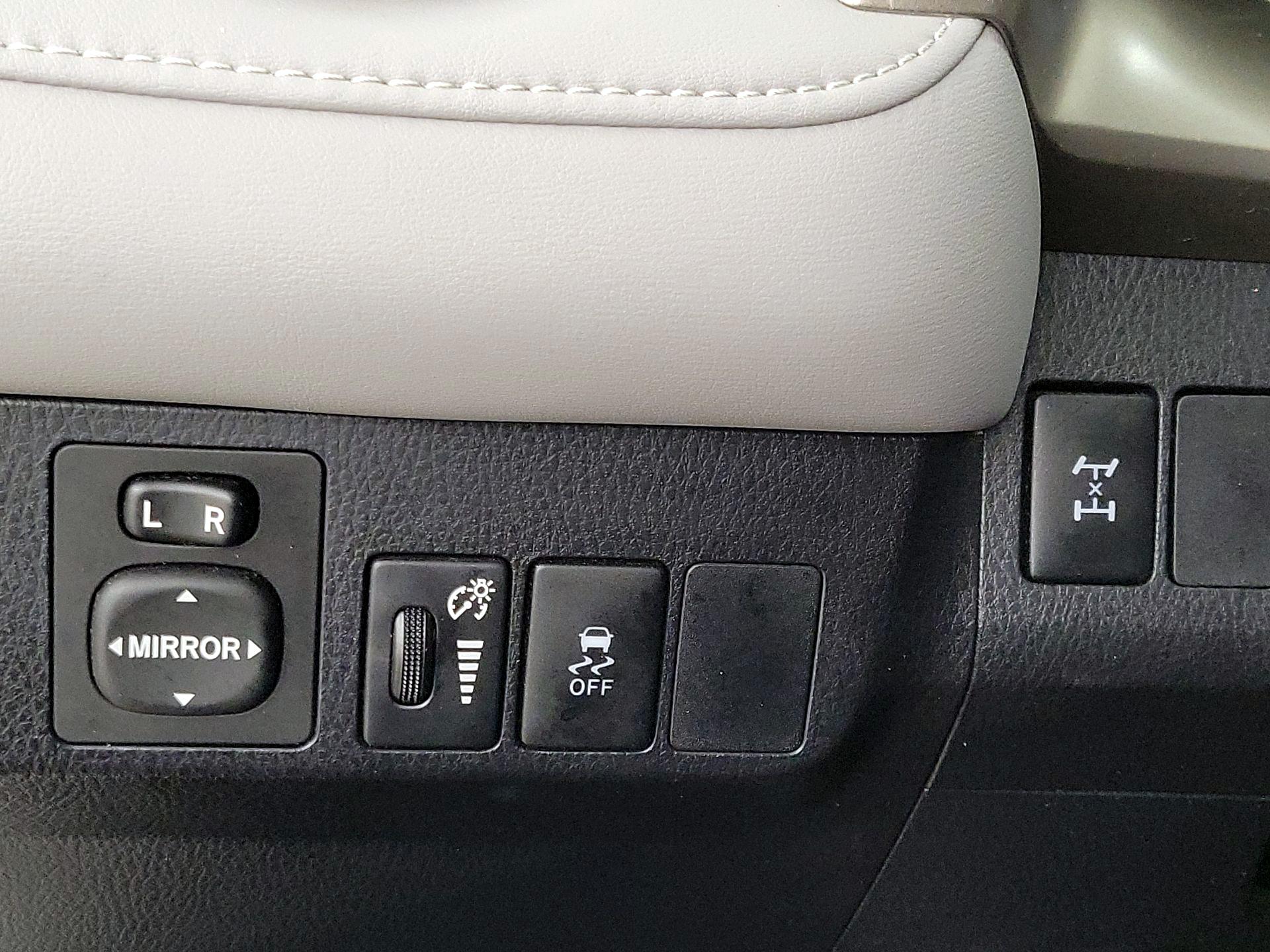 Thumbnail: 2015 Toyota RAV4 - 13