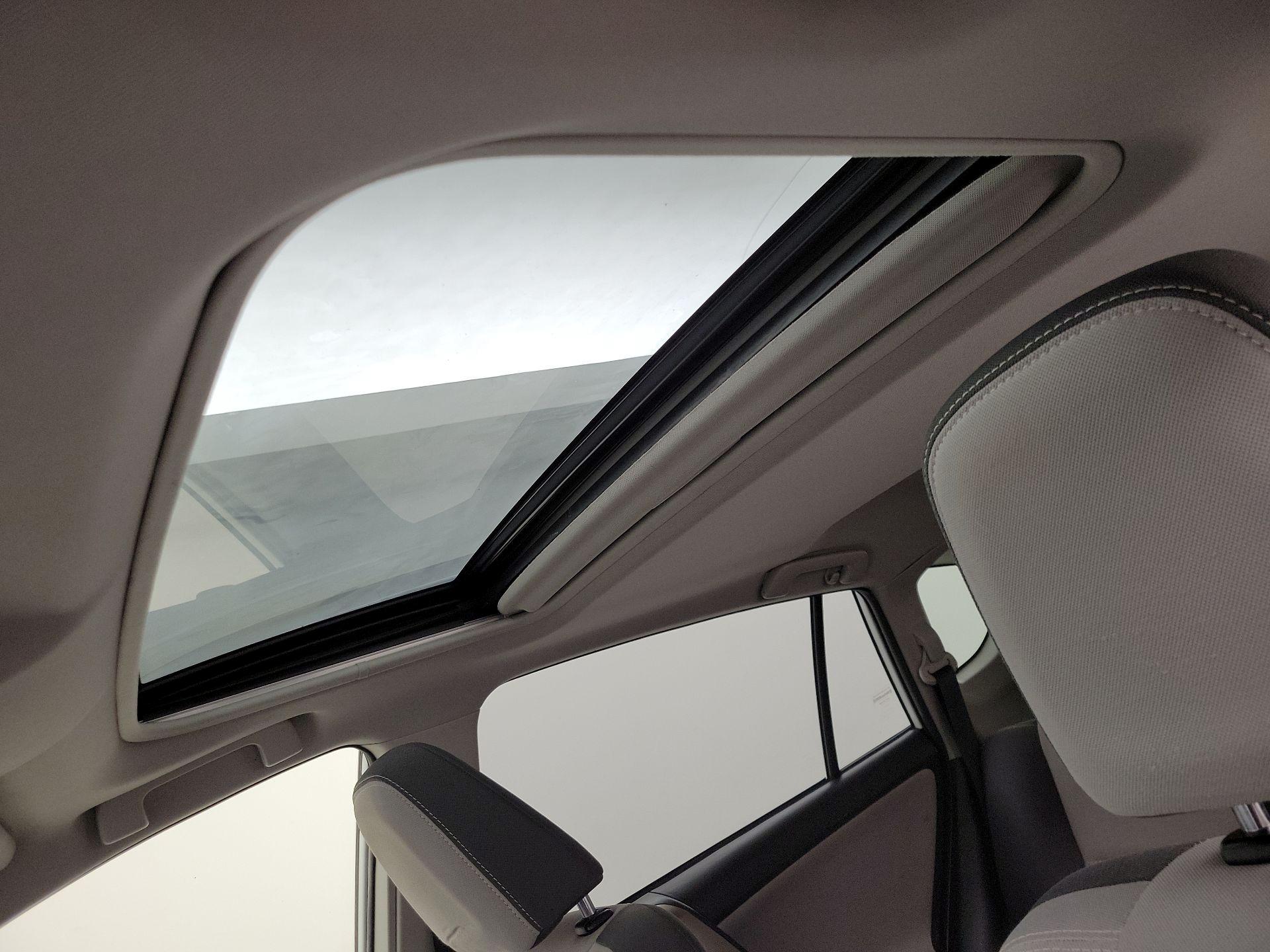 Thumbnail: 2015 Toyota RAV4 - 19