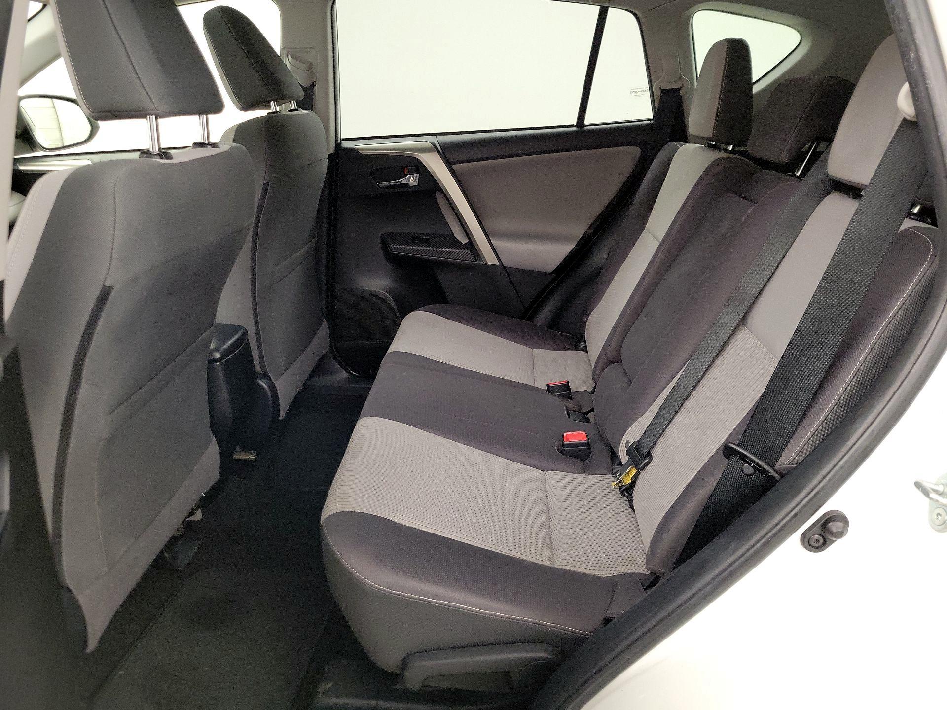 Thumbnail: 2015 Toyota RAV4 - 20