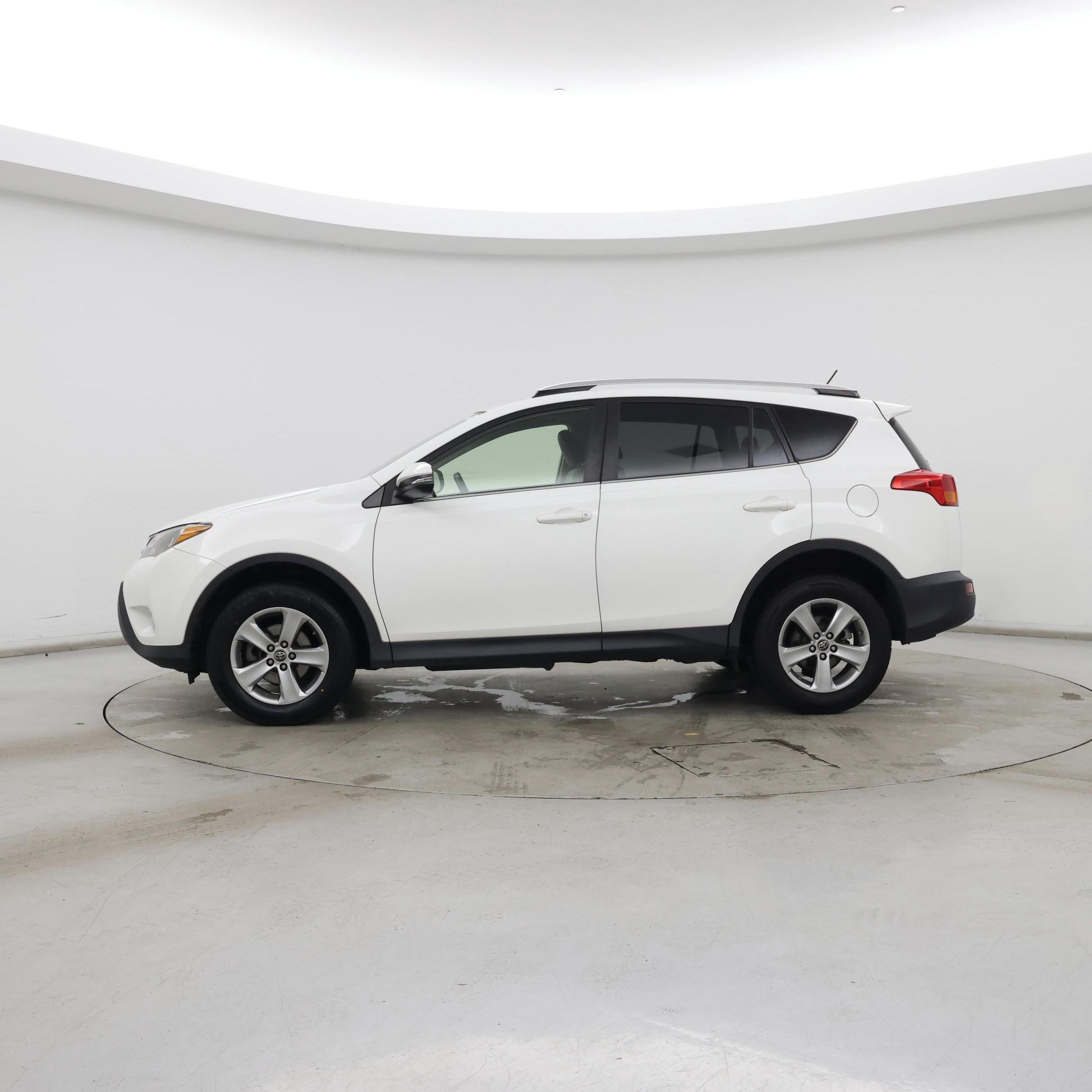 Thumbnail: 2015 Toyota RAV4 - 3