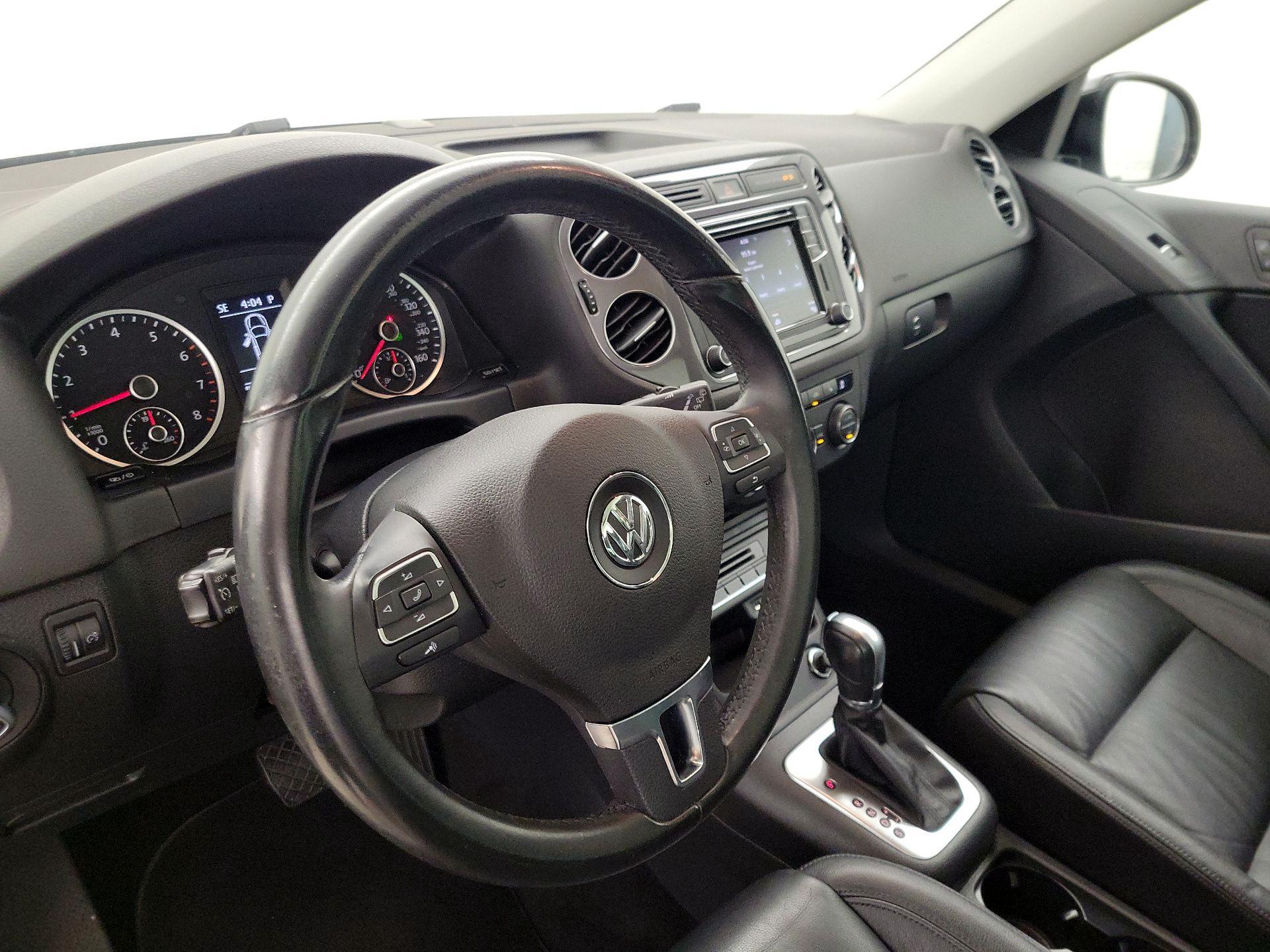 Thumbnail: 2017 Volkswagen Tiguan - 9