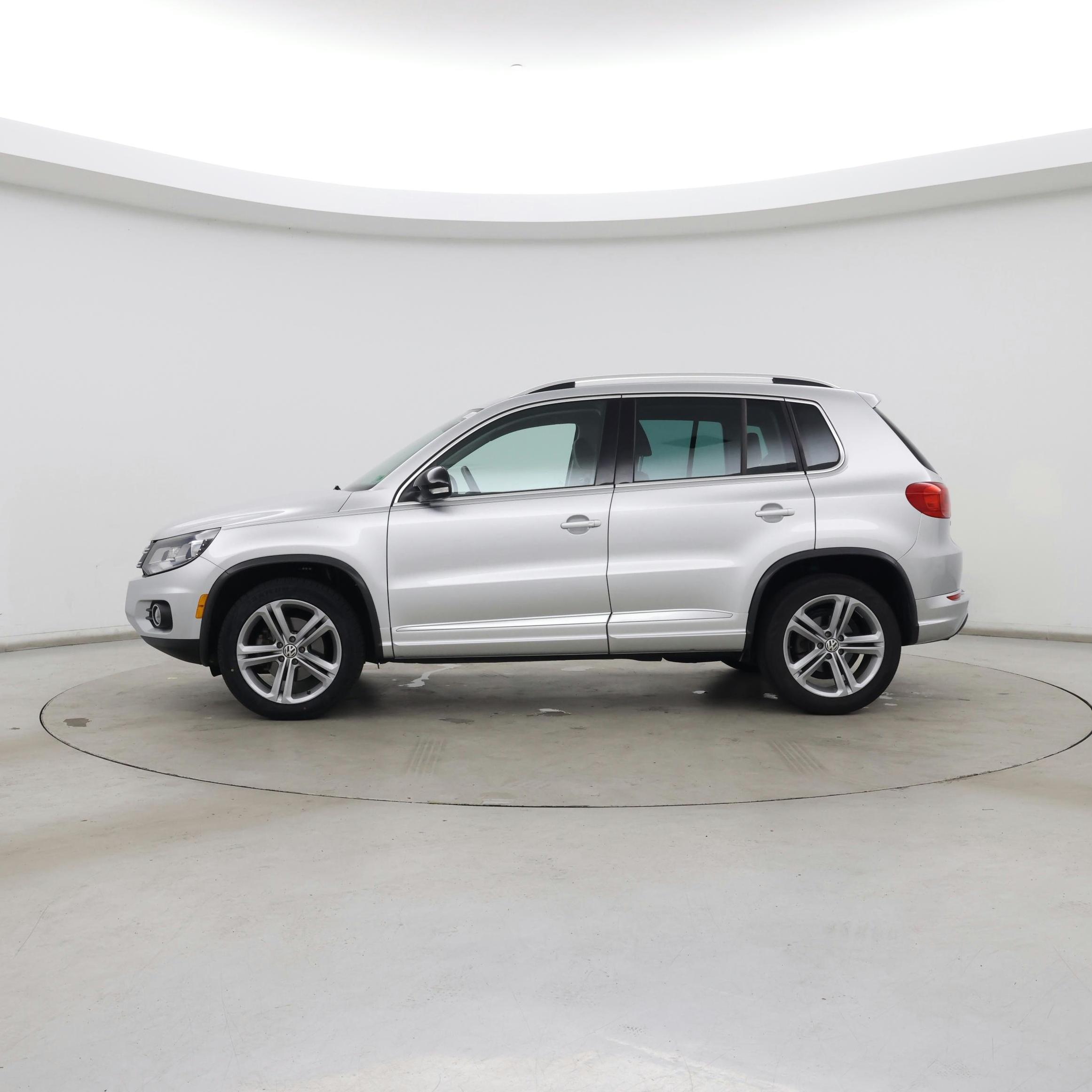 Thumbnail: 2017 Volkswagen Tiguan - 3