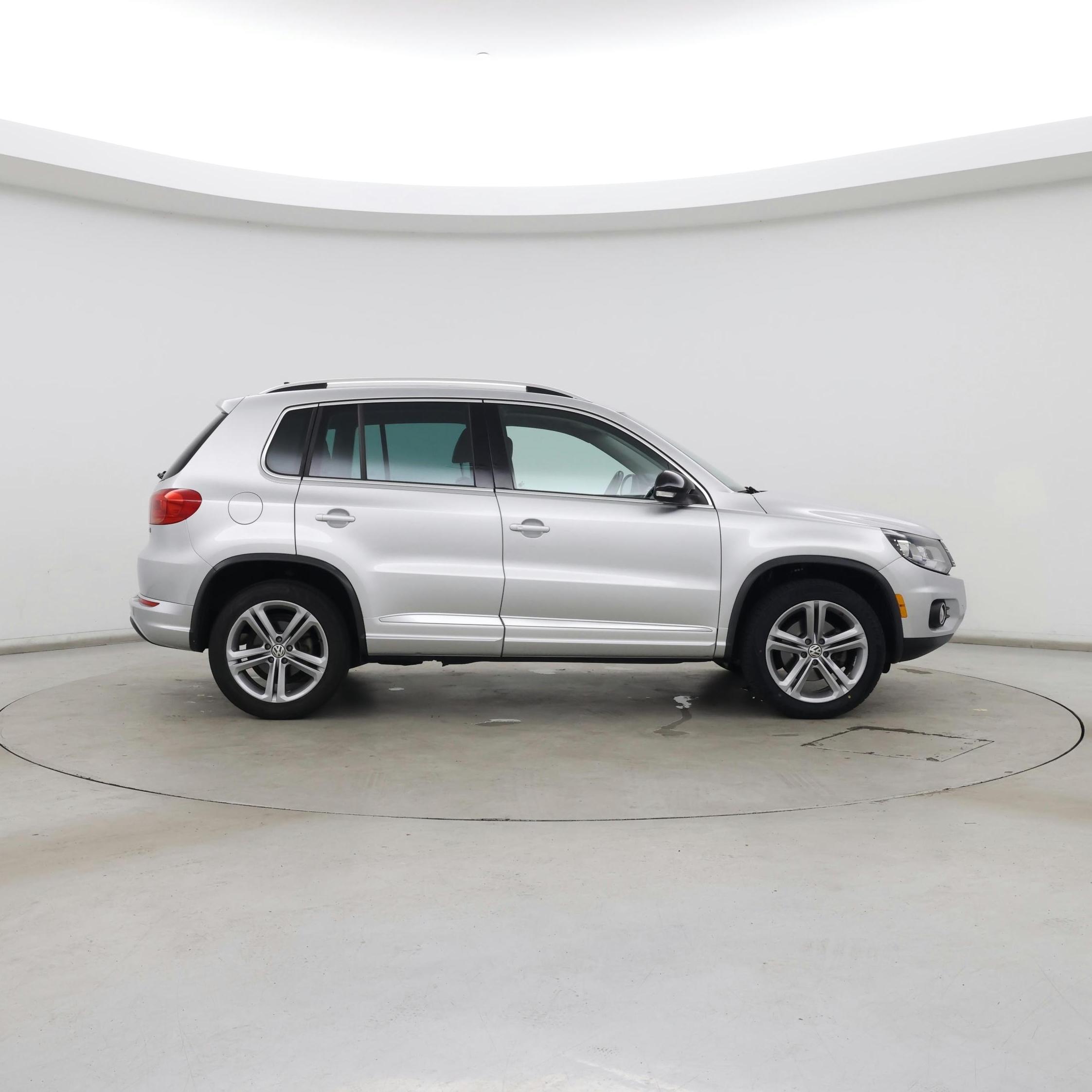 Thumbnail: 2017 Volkswagen Tiguan - 7