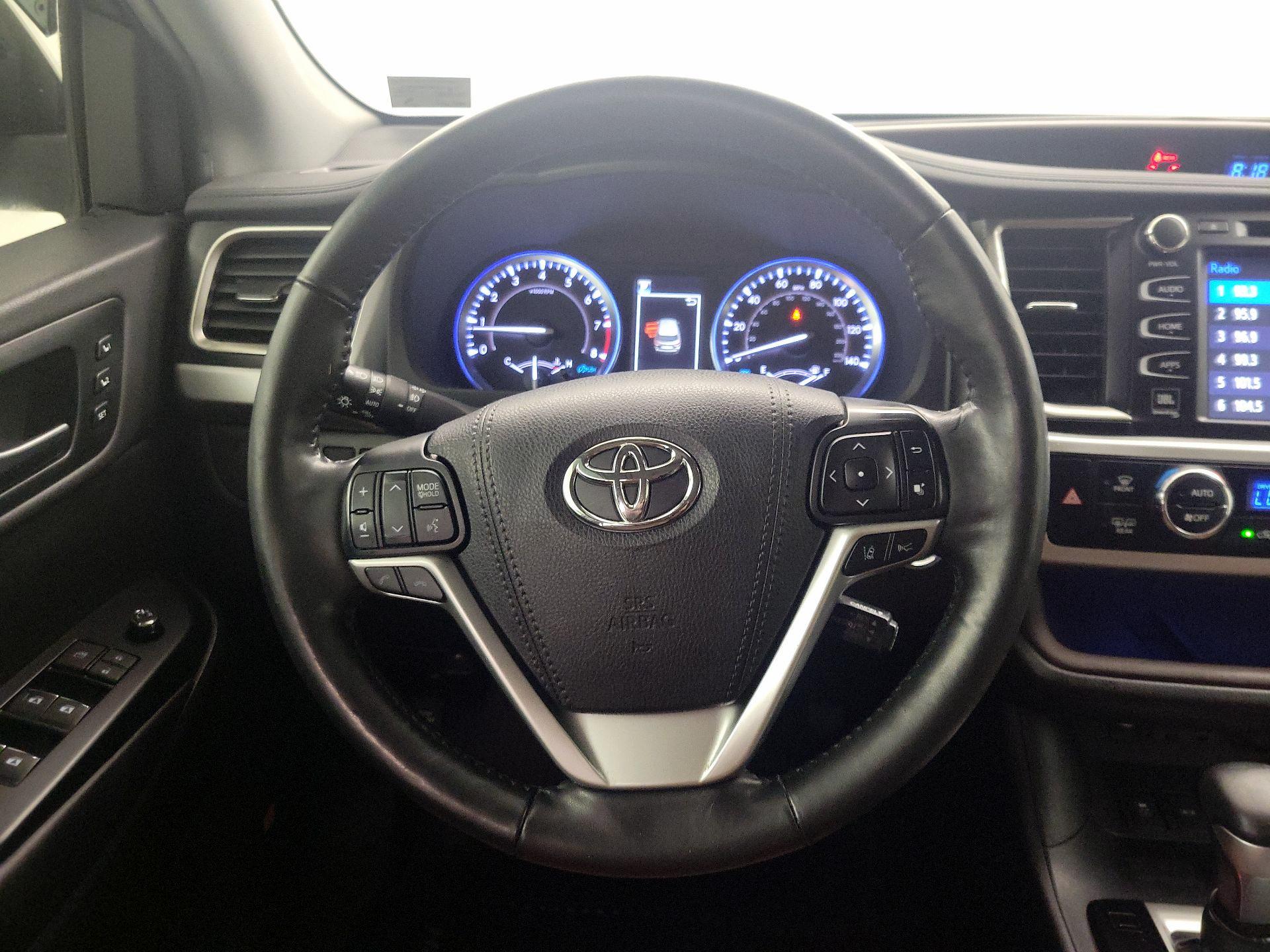 Thumbnail: 2019 Toyota Highlander - 10