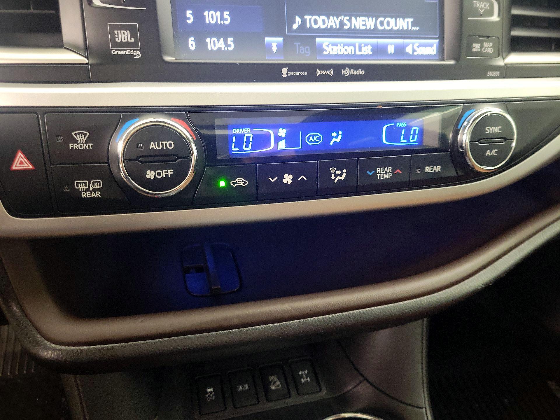 Thumbnail: 2019 Toyota Highlander - 16