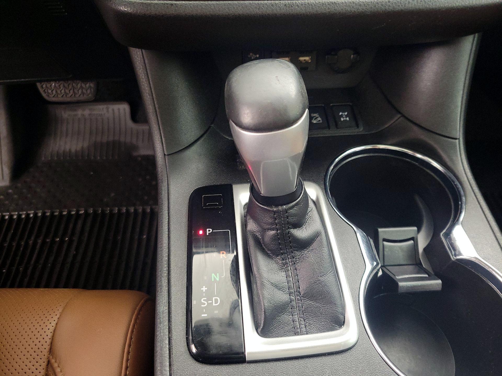 Thumbnail: 2019 Toyota Highlander - 17