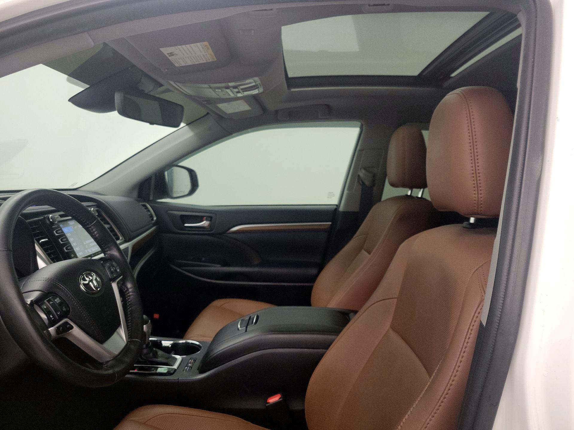 Thumbnail: 2019 Toyota Highlander - 19