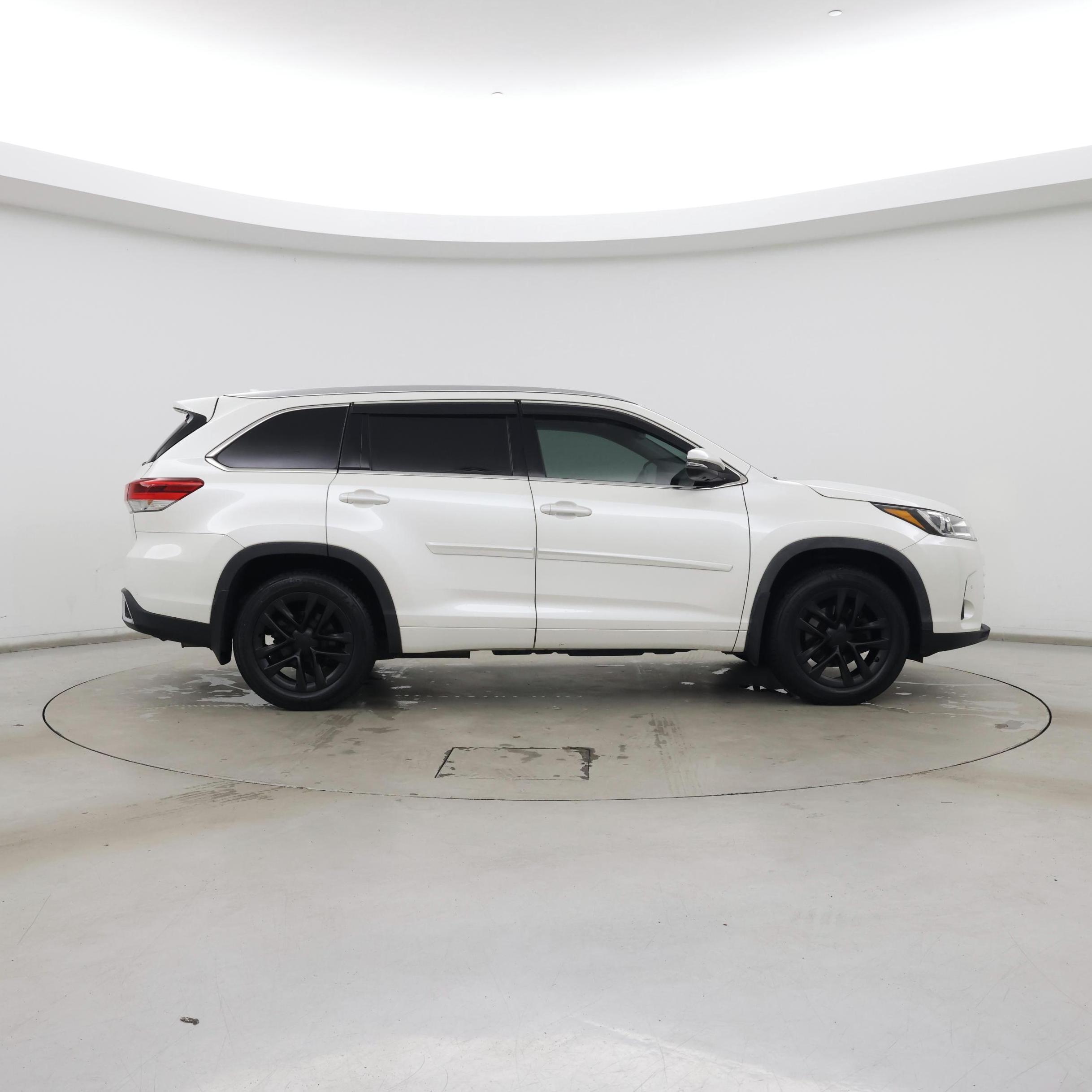 Thumbnail: 2019 Toyota Highlander - 7