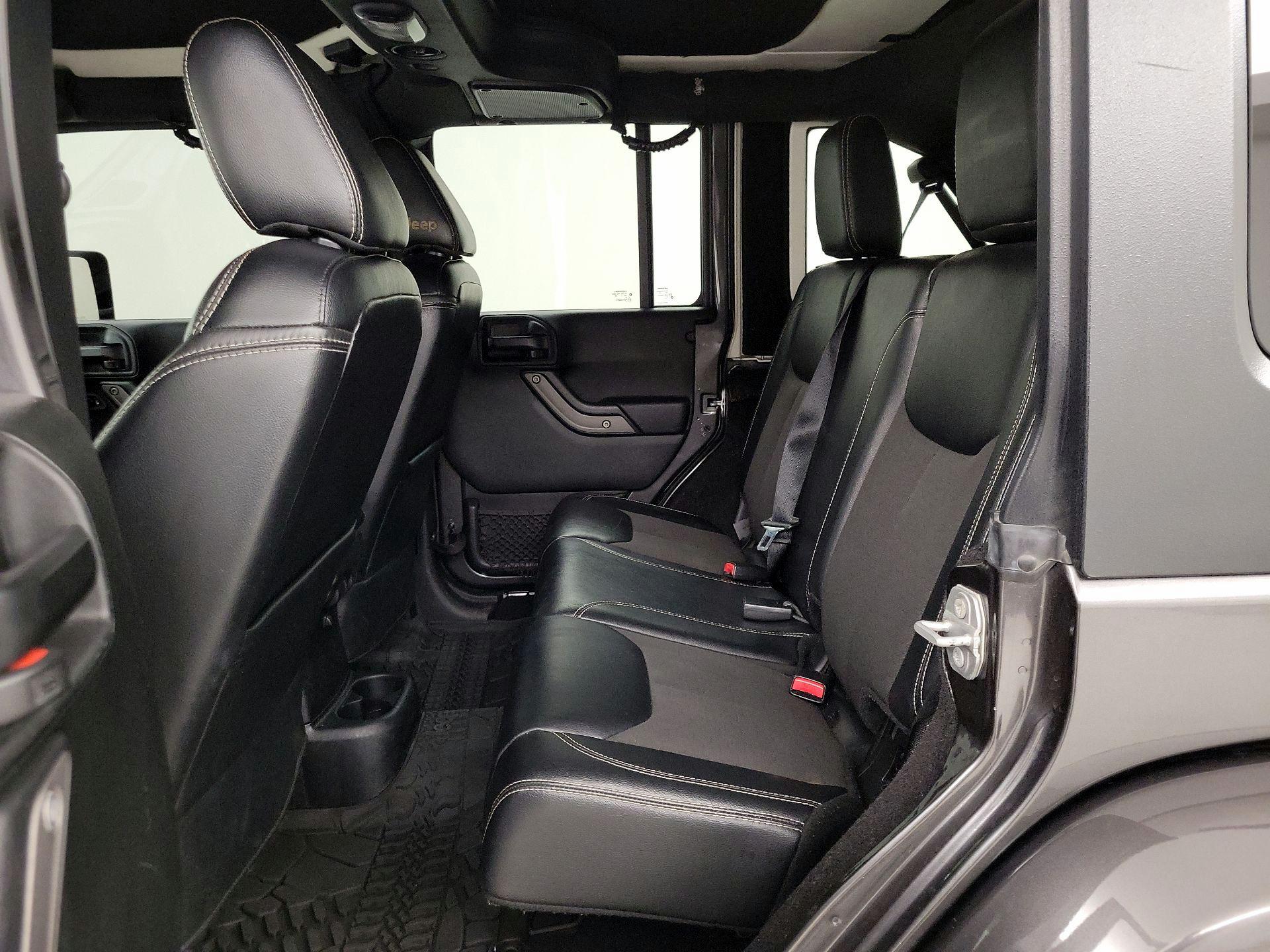 Thumbnail: 2017 Jeep Wrangler - 18