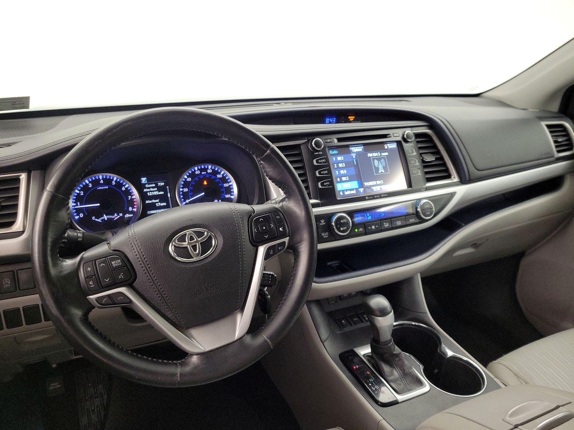 Thumbnail: 2017 Toyota Highlander - 9