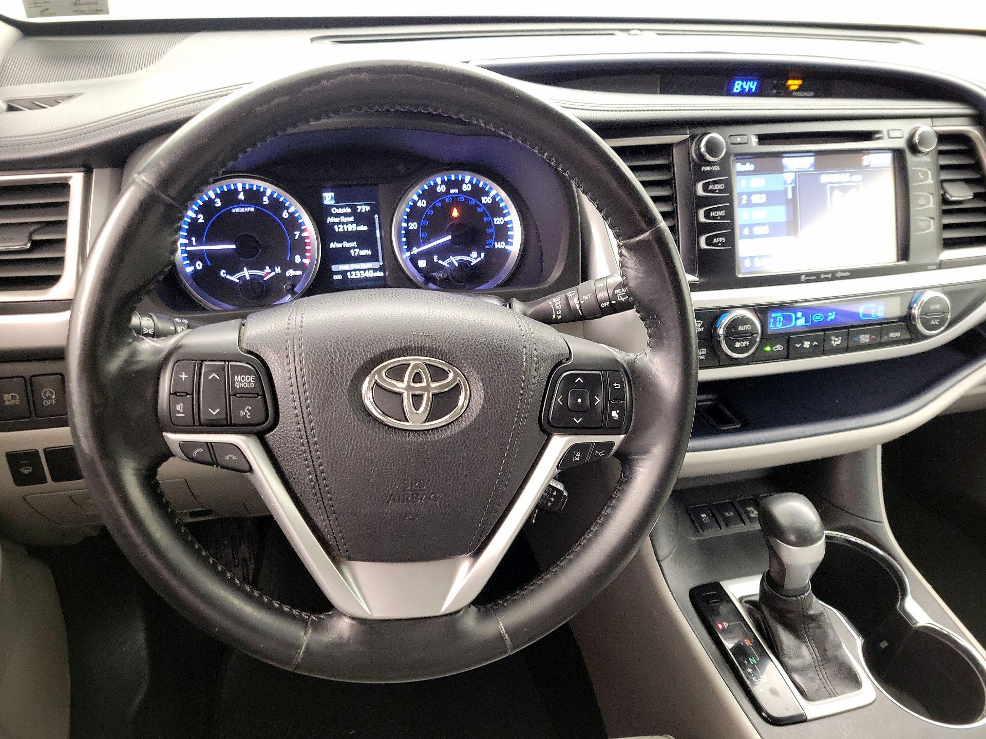 Thumbnail: 2017 Toyota Highlander - 10