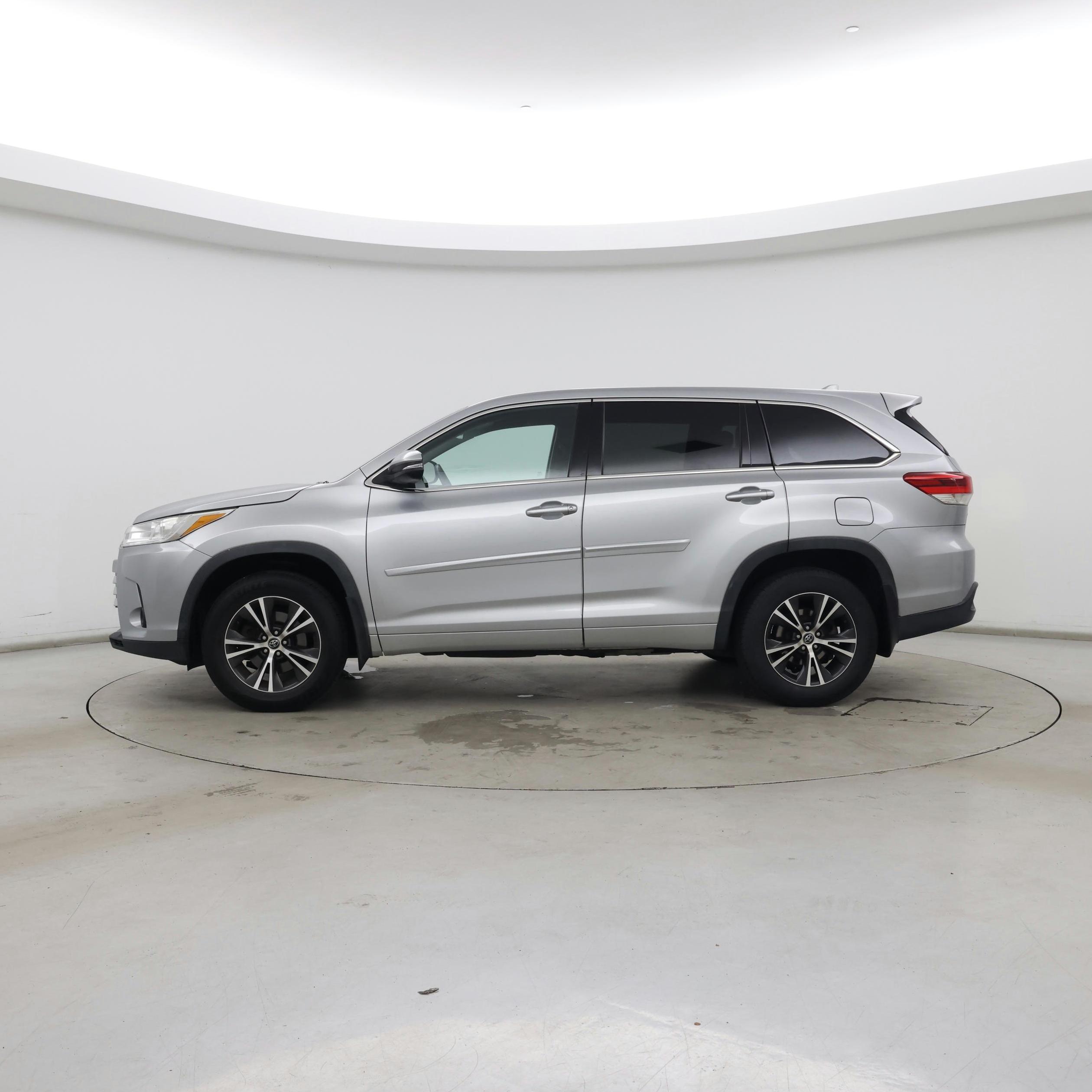 Thumbnail: 2017 Toyota Highlander - 3