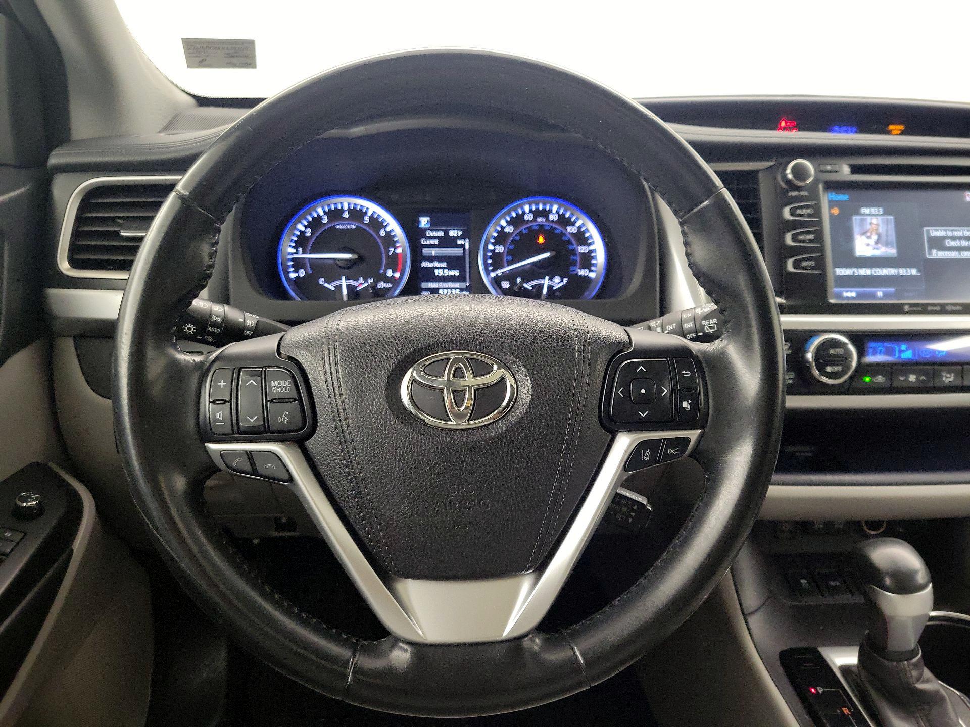 Thumbnail: 2017 Toyota Highlander - 10