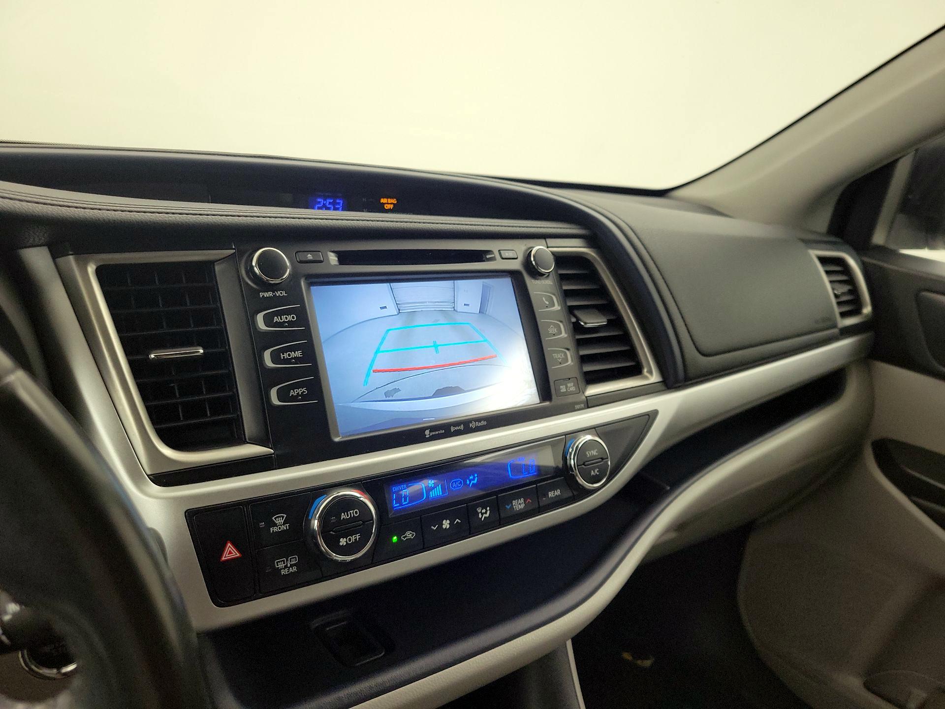 Thumbnail: 2017 Toyota Highlander - 14