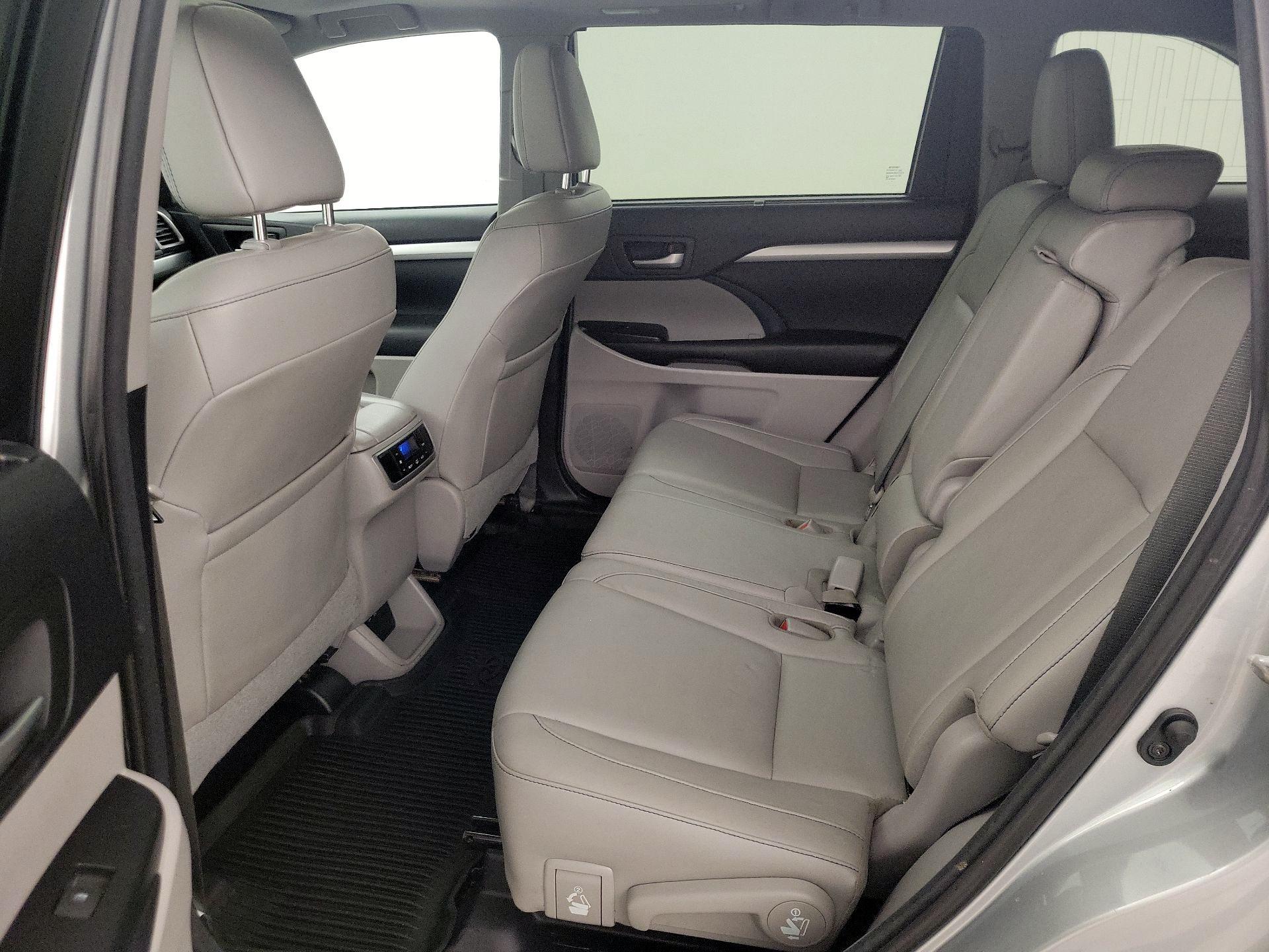 Thumbnail: 2017 Toyota Highlander - 20