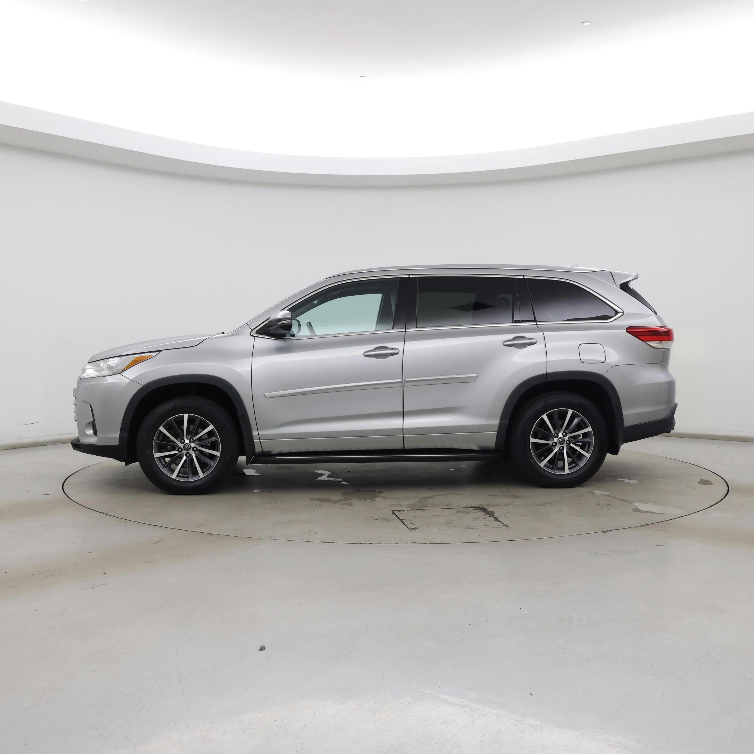 Thumbnail: 2017 Toyota Highlander - 3
