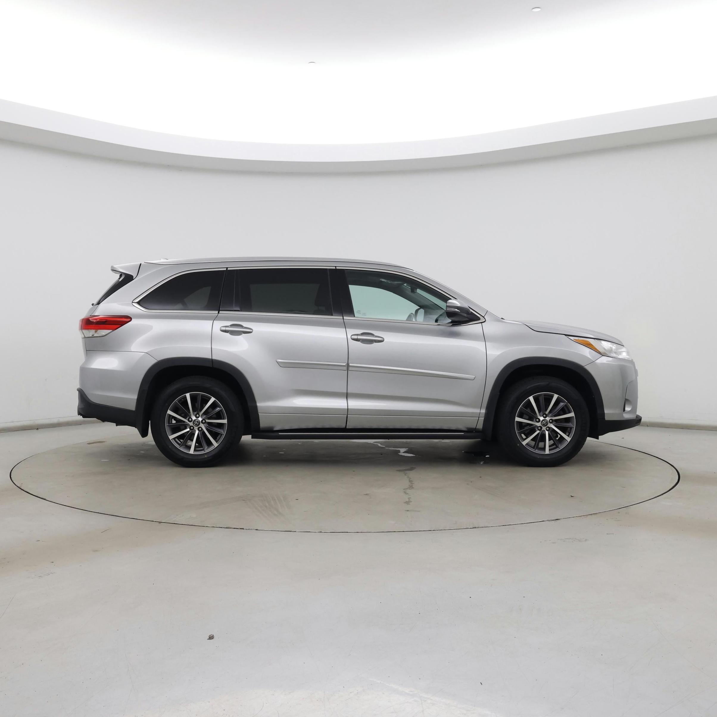 Thumbnail: 2017 Toyota Highlander - 7