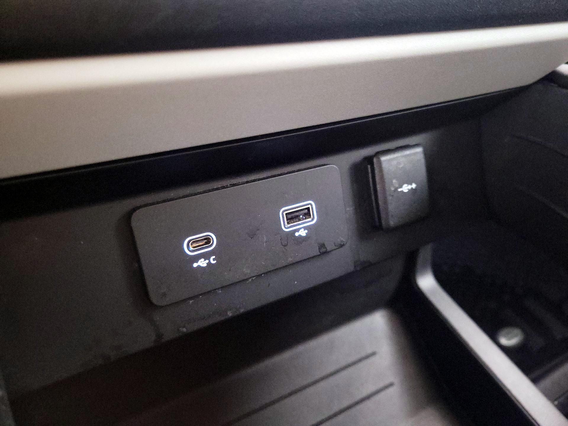 Thumbnail: 2020 Land Rover Defender - 19