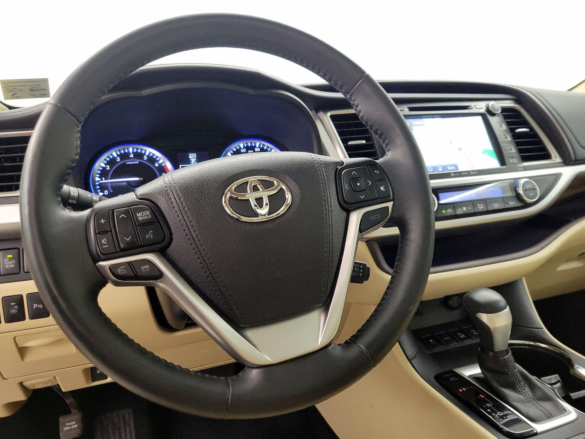 Thumbnail: 2016 Toyota Highlander - 10
