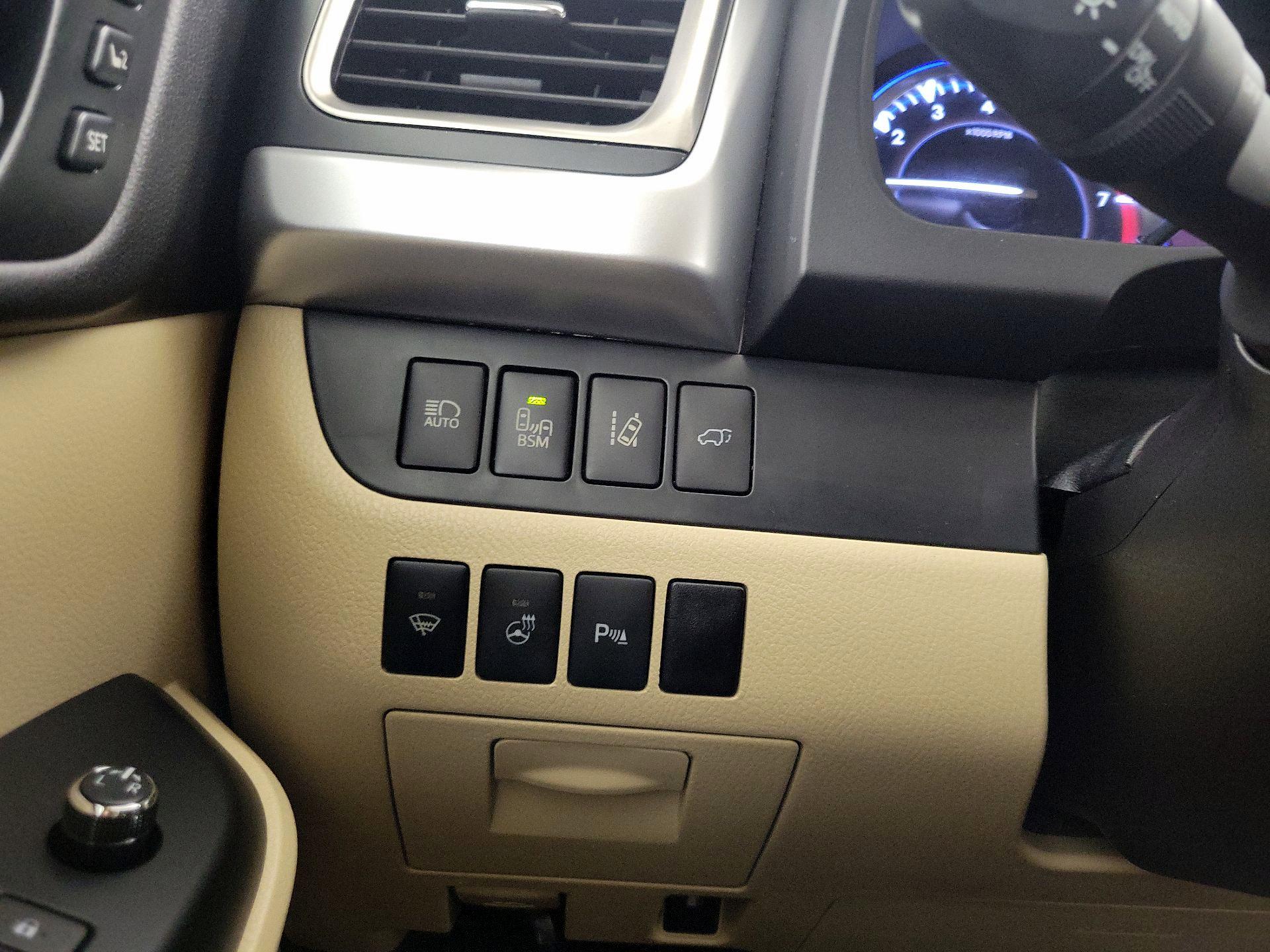 Thumbnail: 2016 Toyota Highlander - 13