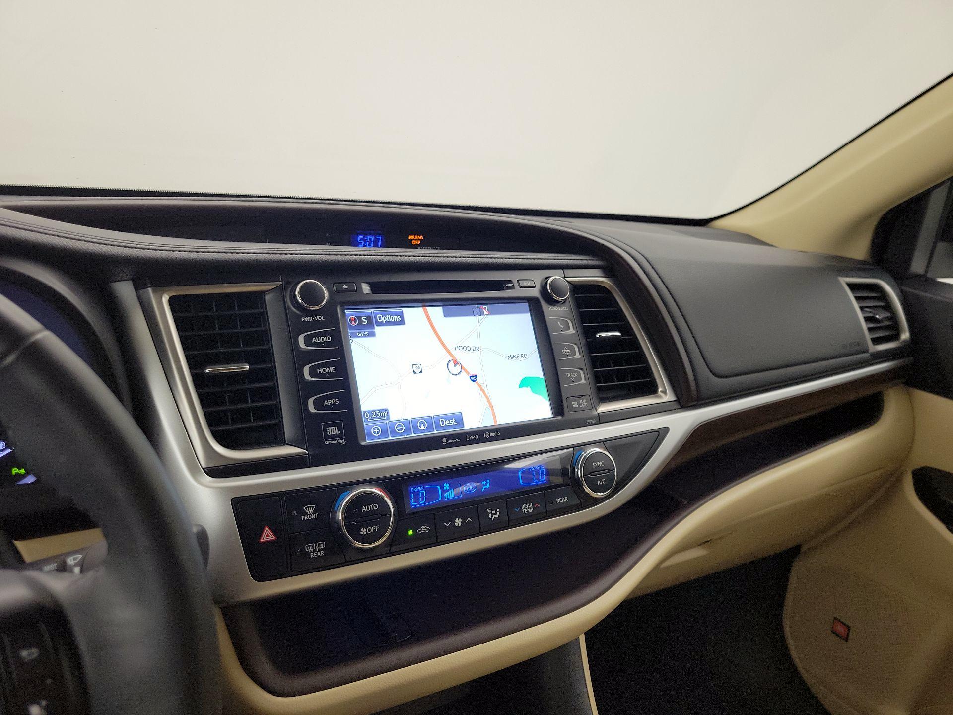 Thumbnail: 2016 Toyota Highlander - 14