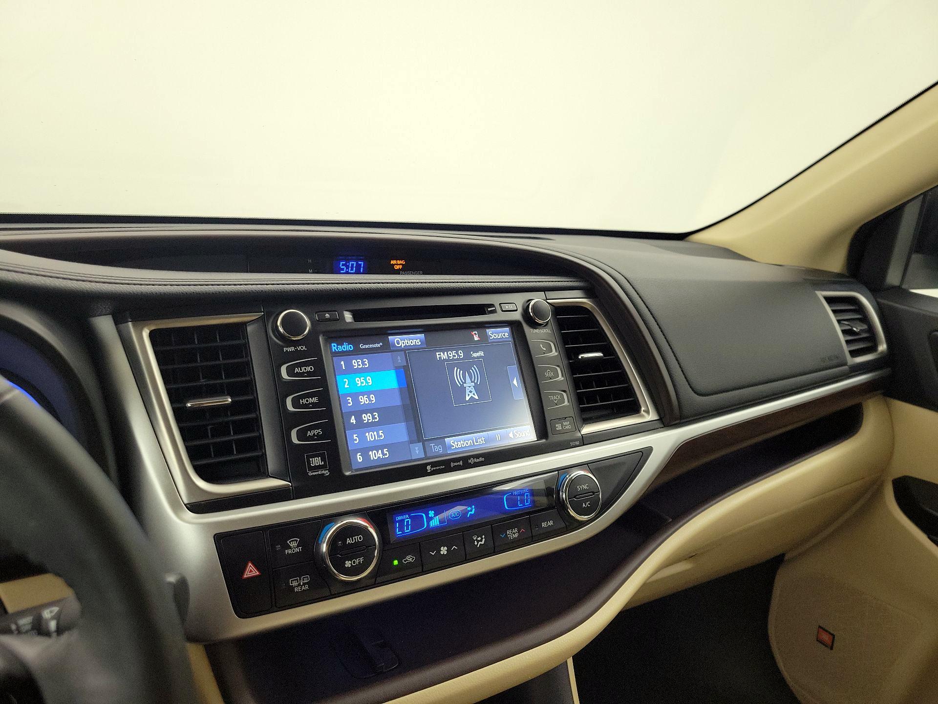 Thumbnail: 2016 Toyota Highlander - 16
