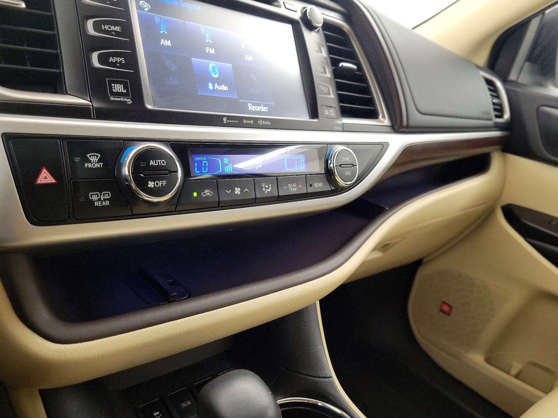 Thumbnail: 2016 Toyota Highlander - 17