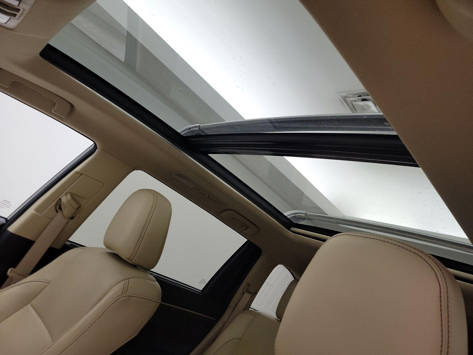 Thumbnail: 2016 Toyota Highlander - 20