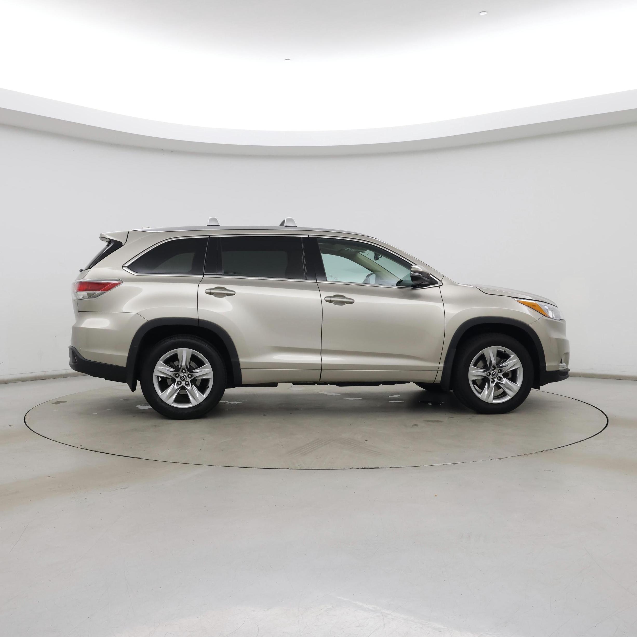 Thumbnail: 2016 Toyota Highlander - 7