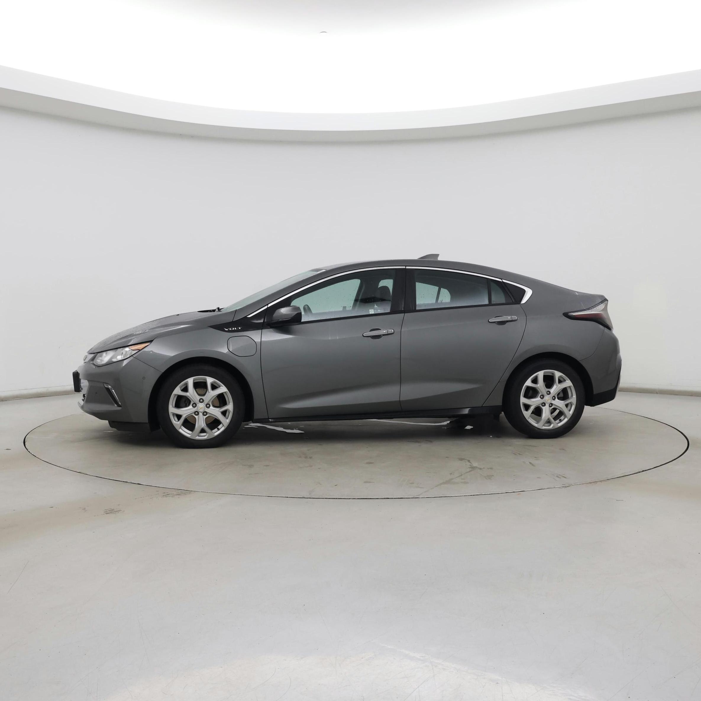 Thumbnail: 2017 Chevrolet Volt - 3