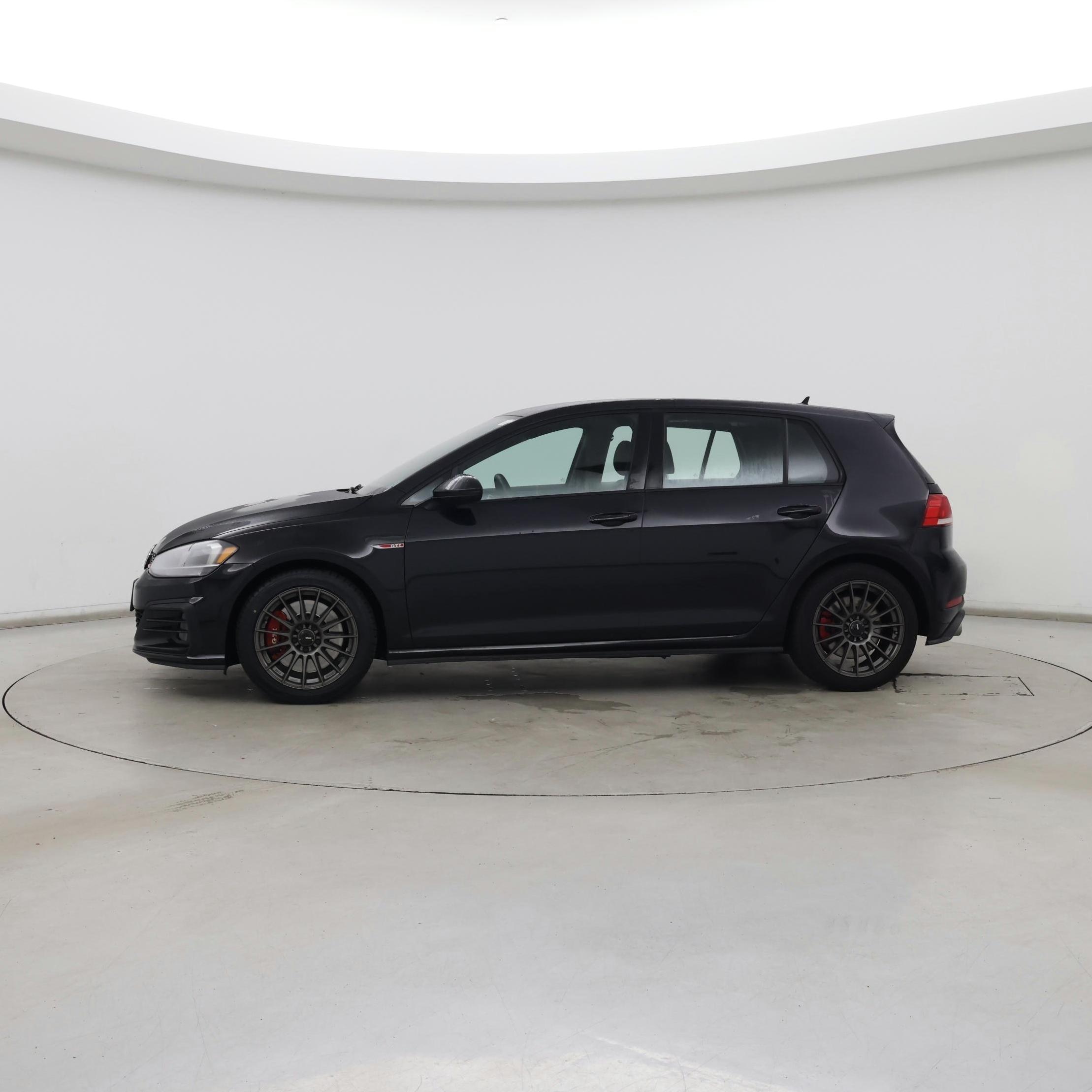 Thumbnail: 2019 Volkswagen Golf - 3