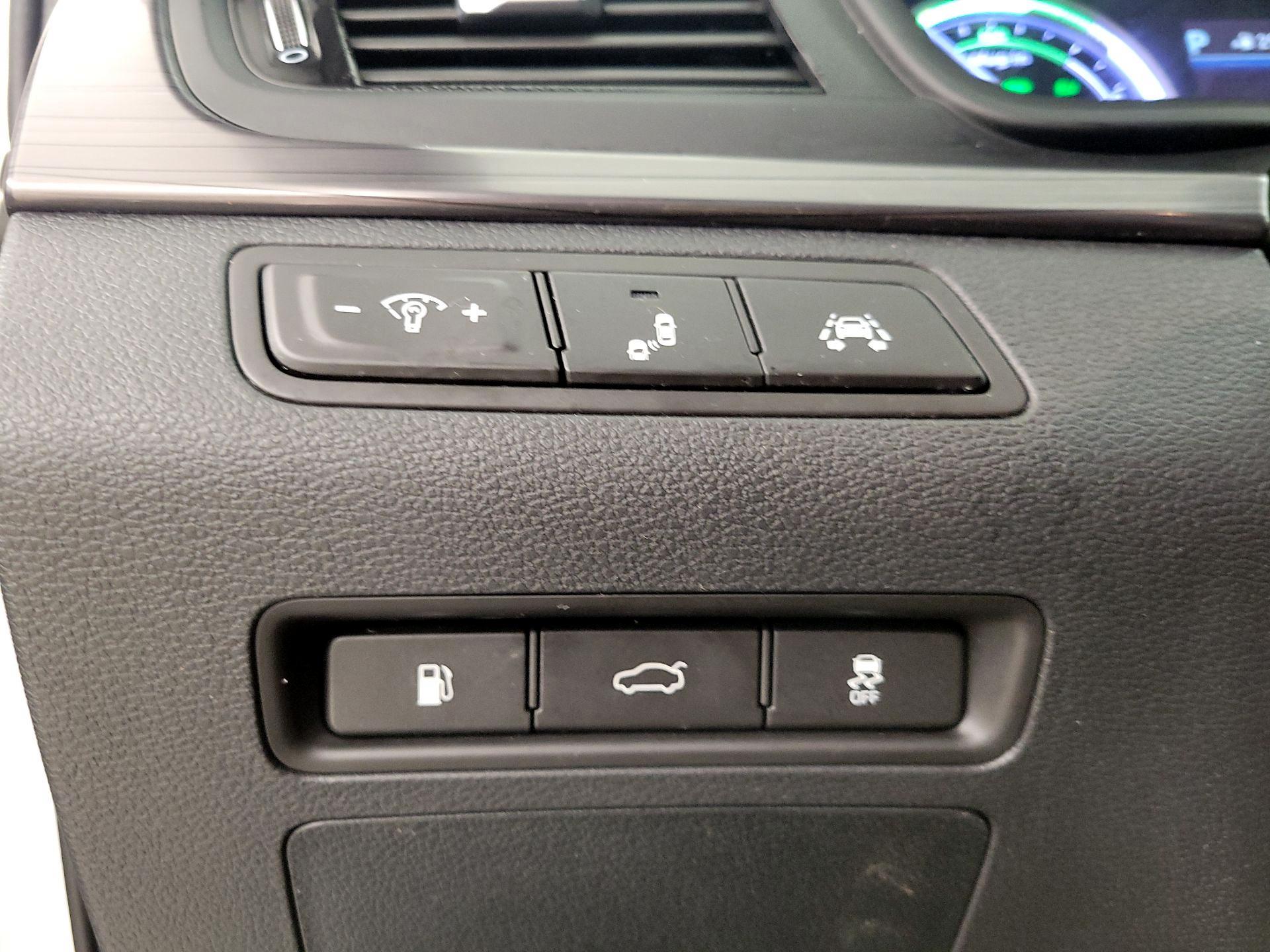 Thumbnail: 2019 Hyundai Sonata - 13
