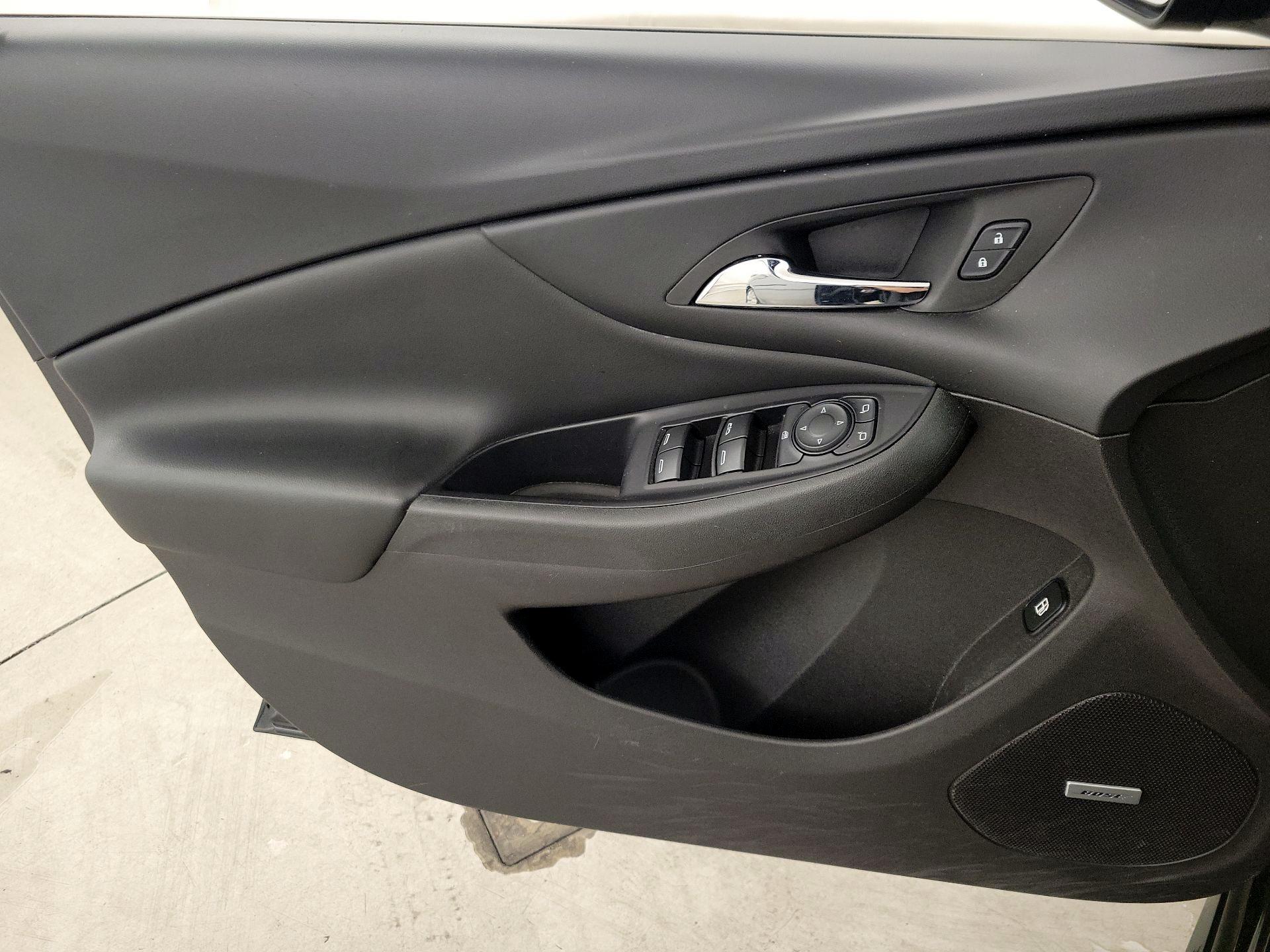 Thumbnail: 2016 Chevrolet Volt - 12