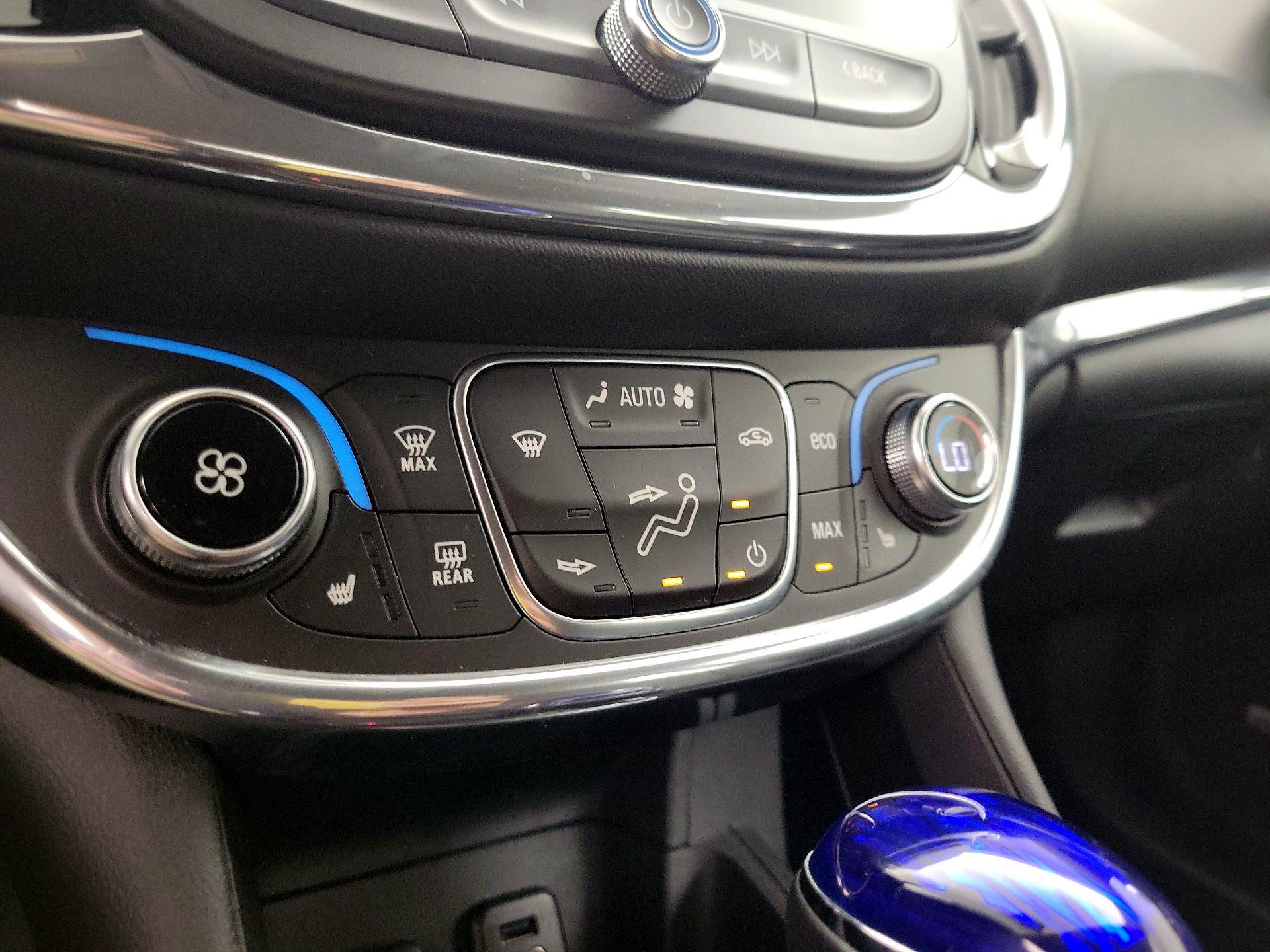Thumbnail: 2016 Chevrolet Volt - 17