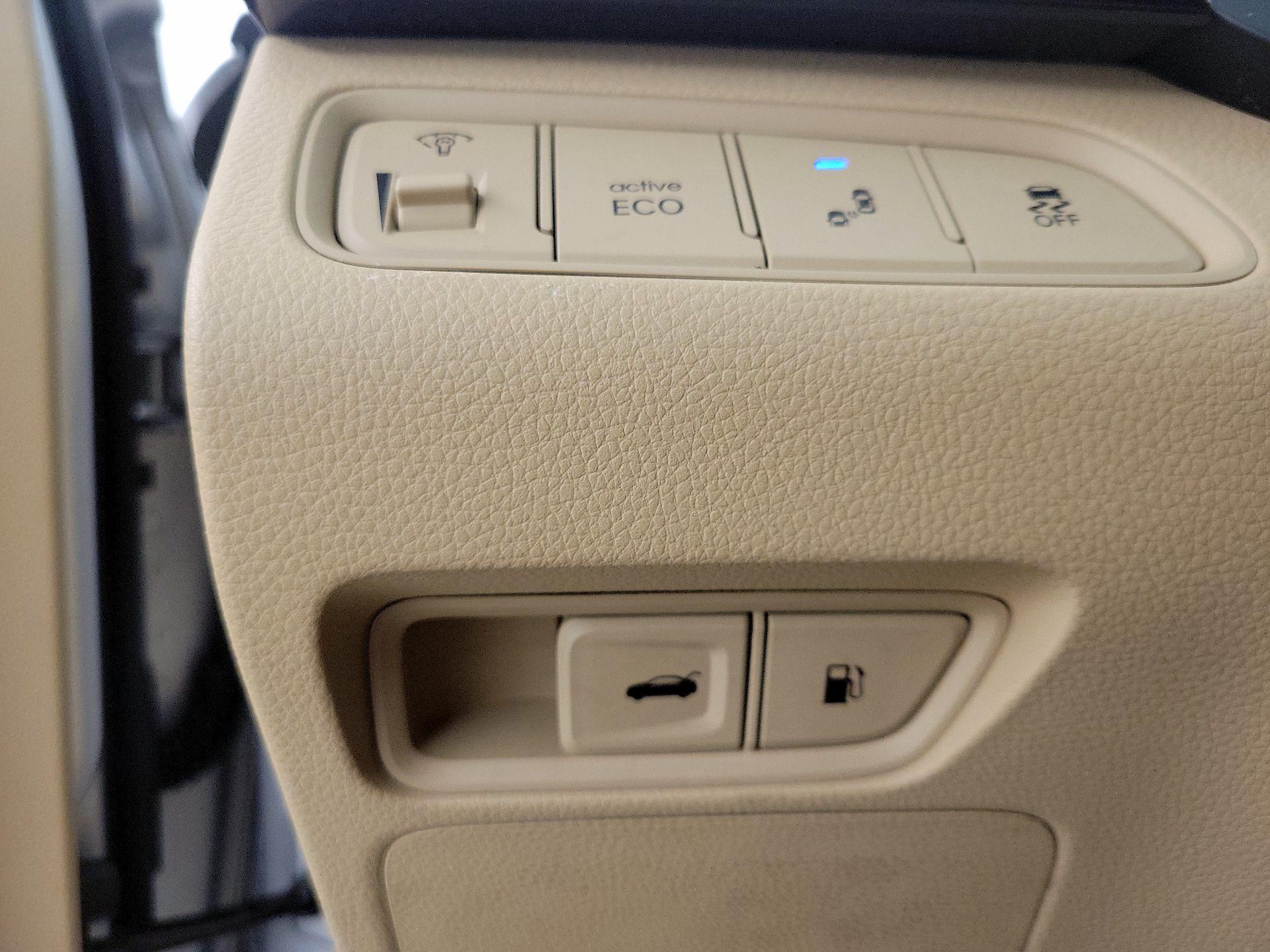 Thumbnail: 2016 Hyundai Azera - 13